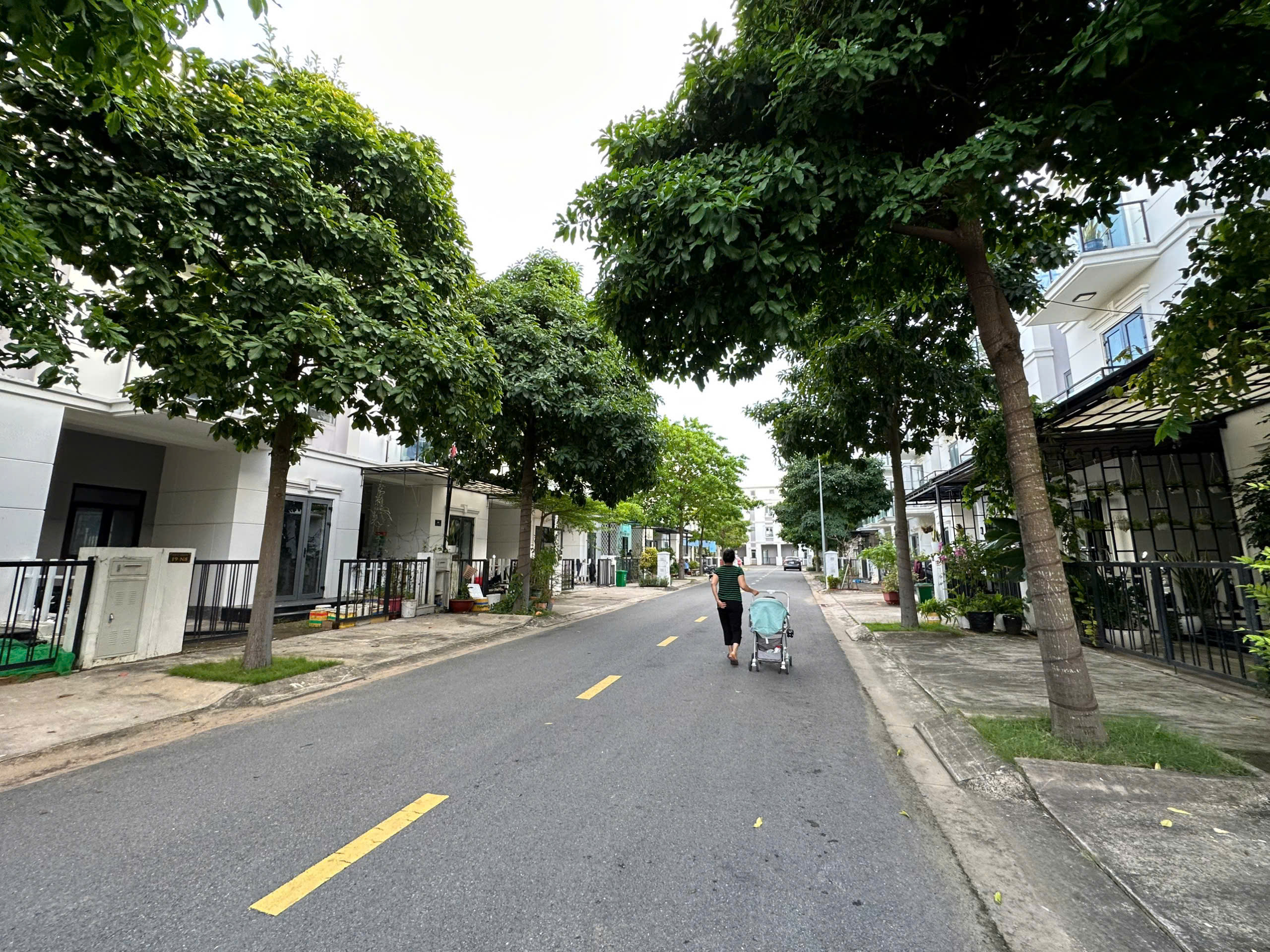 Bán nhà phố SimCity Quận 9, Tp Thủ Đức vị trí đẹp cạnh căn góc xây 3 tầng, sổ đỏ - 85.8m2 3