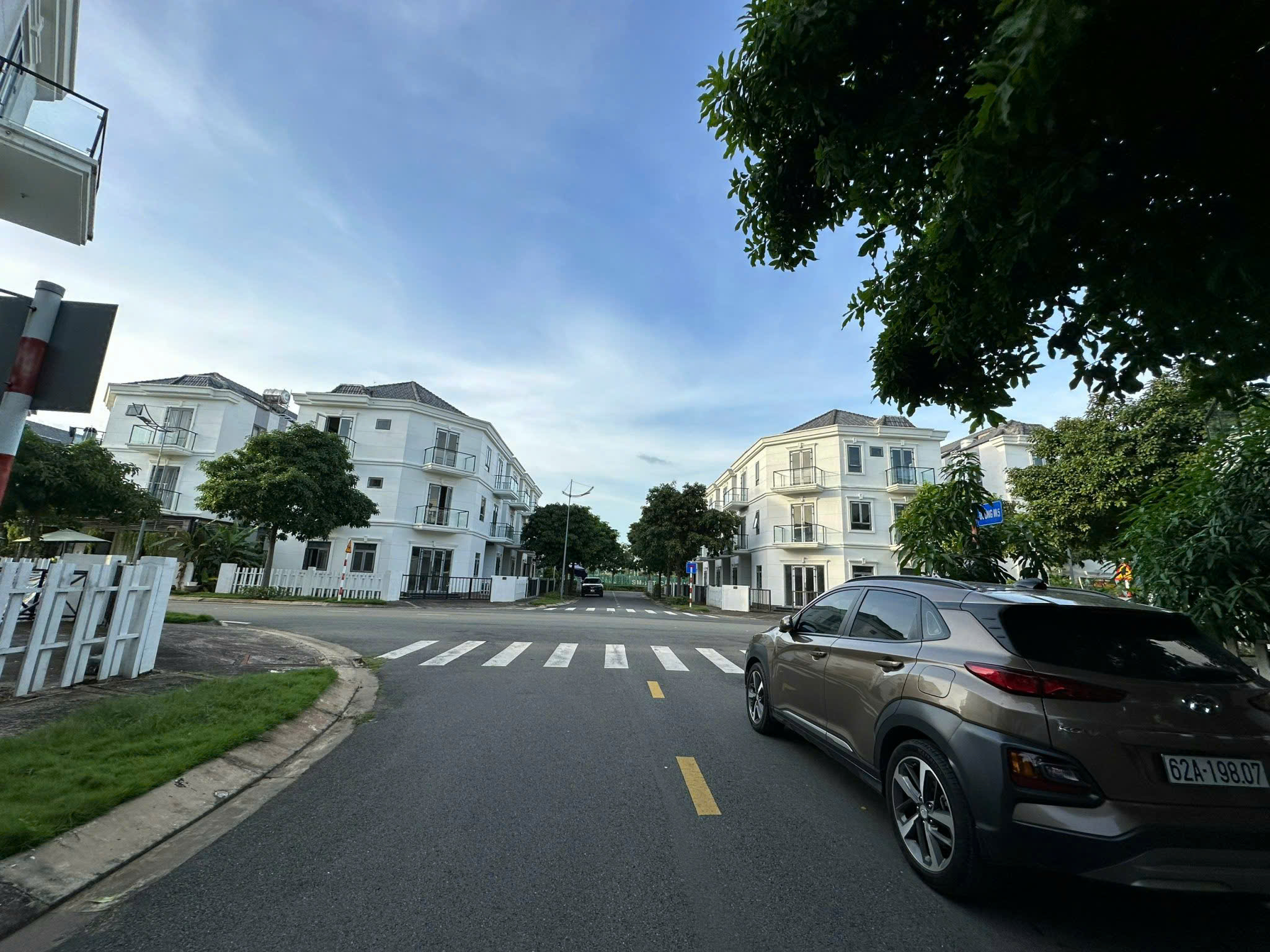 Bán nhà phố SimCity Quận 9, Tp Thủ Đức vị trí đẹp cạnh căn góc xây 3 tầng, sổ đỏ - 85.8m2 1