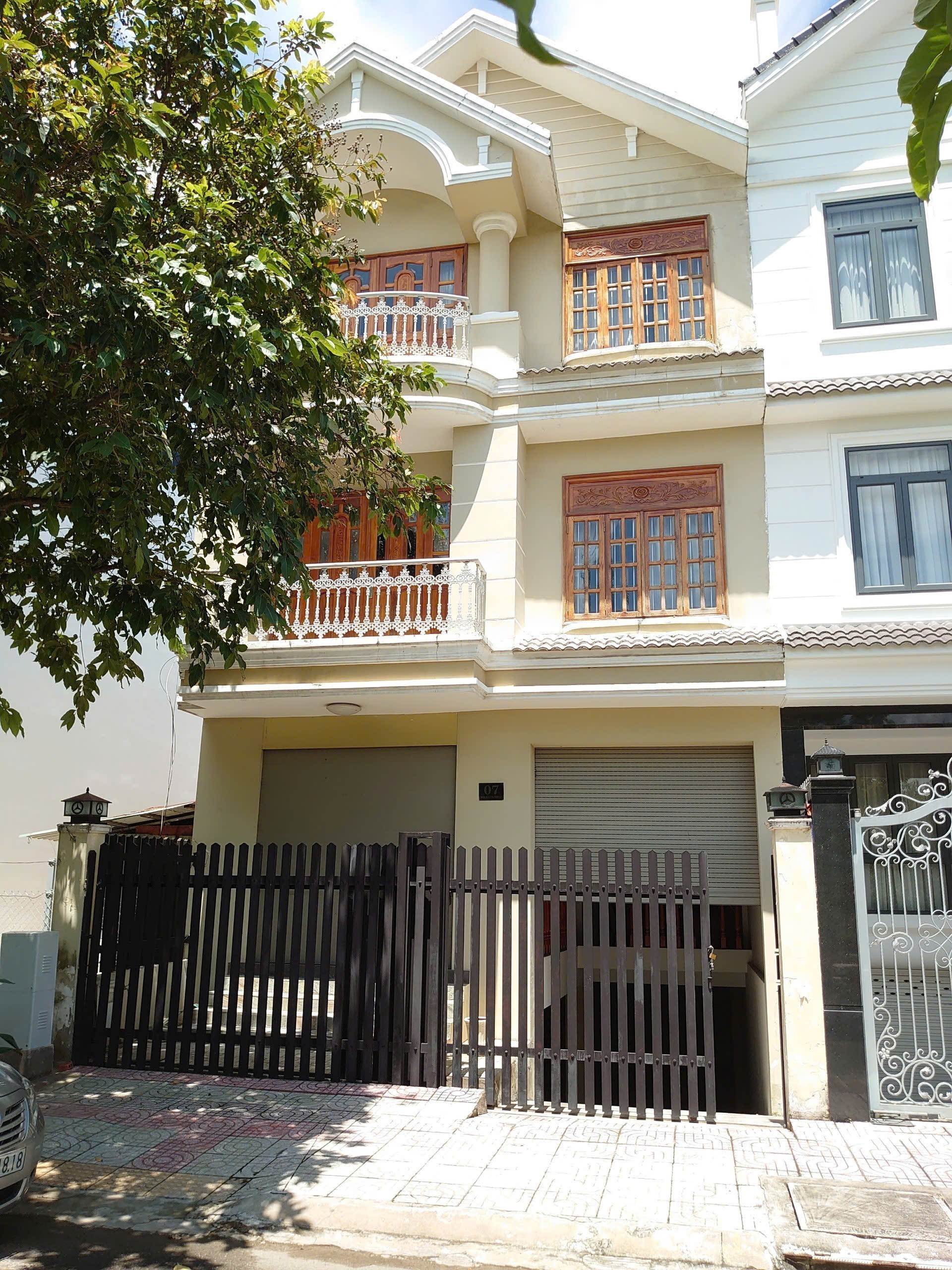 Bán nhà phố vườn Sadeco Ven Sông, Quận 7 xây 4 tầng có 5 phòng ngủ gần sông – 126m2