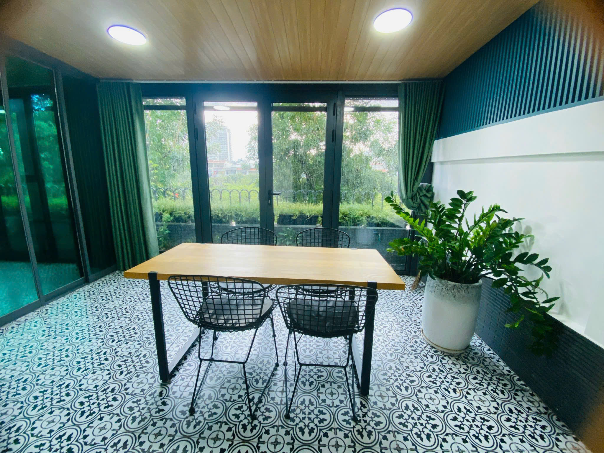 Bán nhà sân vườn Sky Garden 1, Phú Mỹ Hưng, Quận 7 có 2 phòng ngủ, nội thất sang trọng, view đại lộ 4