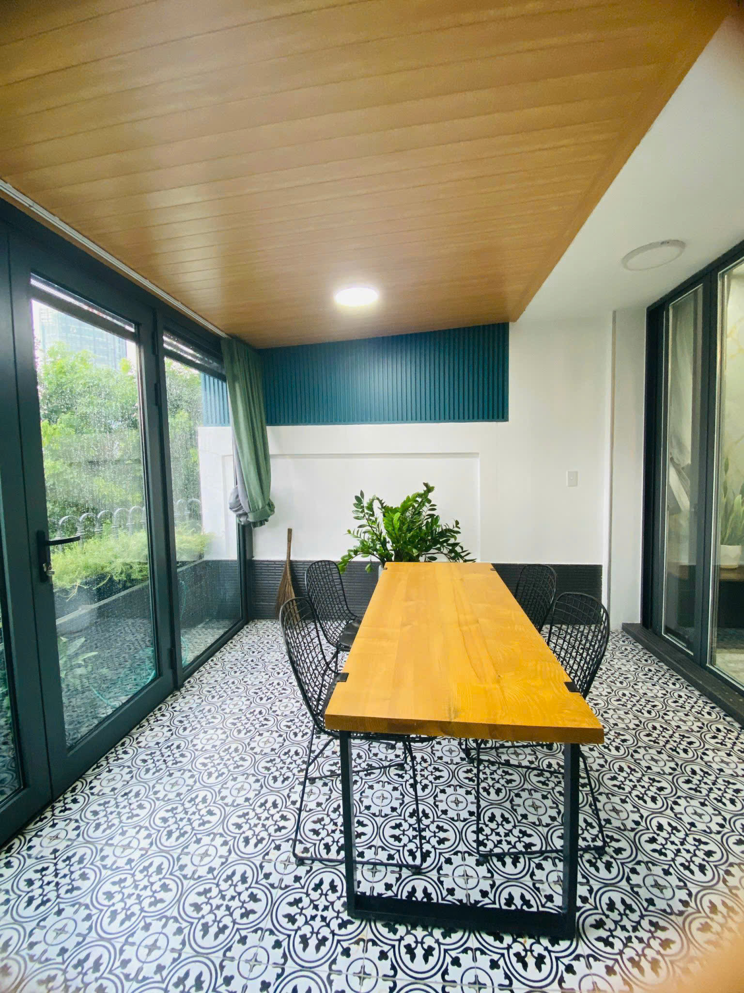 Bán nhà sân vườn Sky Garden 1, Phú Mỹ Hưng, Quận 7 có 2 phòng ngủ, nội thất sang trọng, view đại lộ 3
