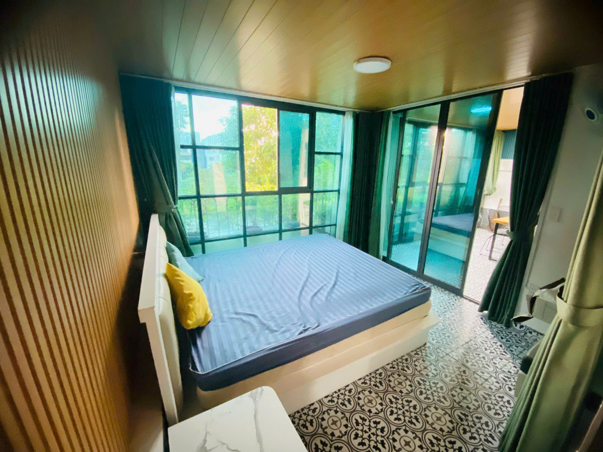 Bán nhà sân vườn Sky Garden 1, Phú Mỹ Hưng, Quận 7 có 2 phòng ngủ, nội thất sang trọng, view đại lộ 1