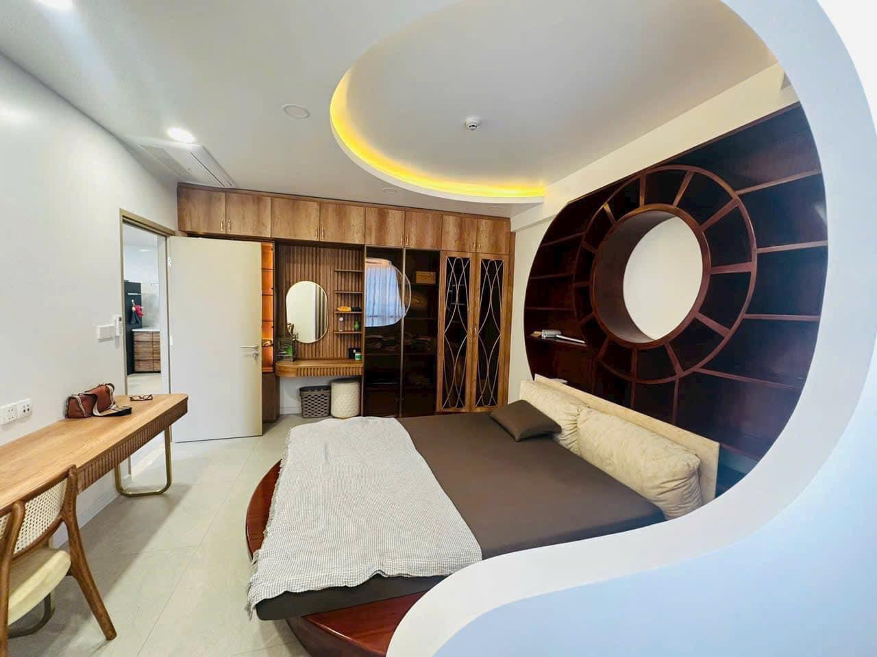 Cho thuê penthouse The Antonia Phú Mỹ Hưng, Quận 7 có 4 phòng ngủ nội thất cao cấp view Tây Nam 2