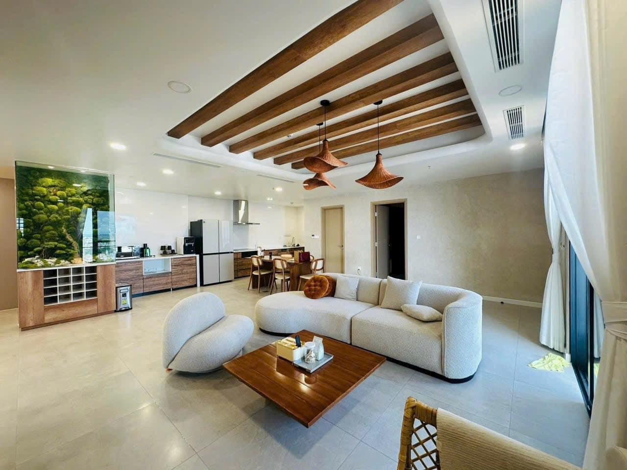 Cho thuê penthouse The Antonia Phú Mỹ Hưng, Quận 7 có 4 phòng ngủ nội thất cao cấp view Tây Nam
