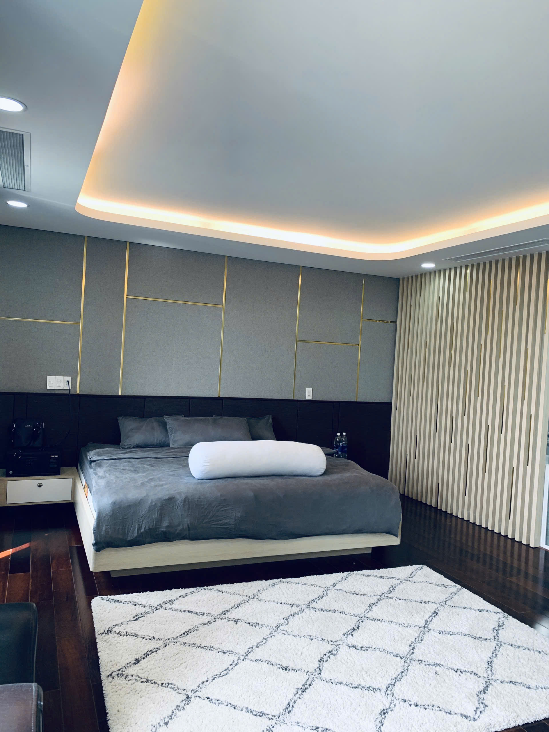 Bán penthouse Green View Phú Mỹ Hưng, Quận 7 dạng duplex có 2 tầng, 3 phòng ngủ, lầu 9 10