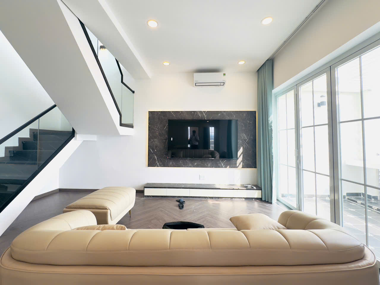 Bán penthouse Park View Phú Mỹ Hưng, Quận 7 có 3 phòng ngủ sân vườn nội thất cao cấp, lầu 15 – 203m2
