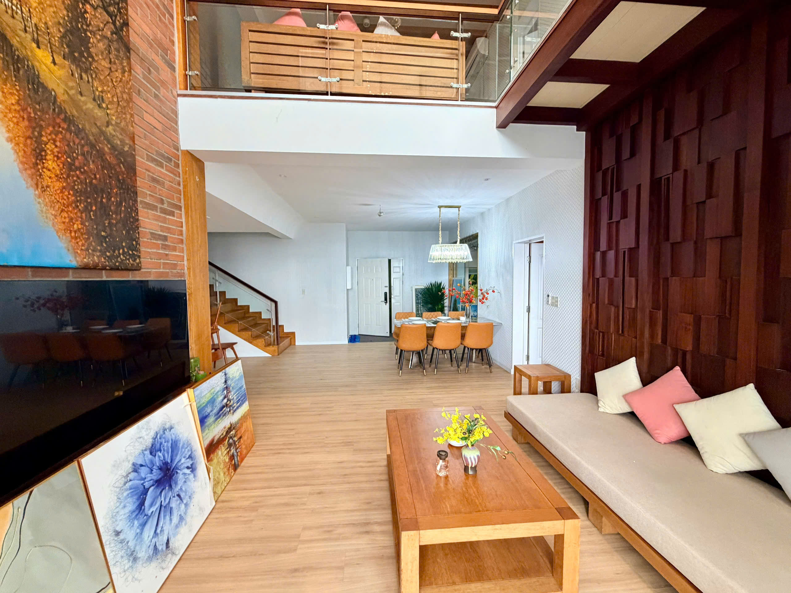 Penthouse for rent Riverside Residence Phu My Hung designed 4 bedrooms with fully furnished view of the villa on the 12th floor – 227m2