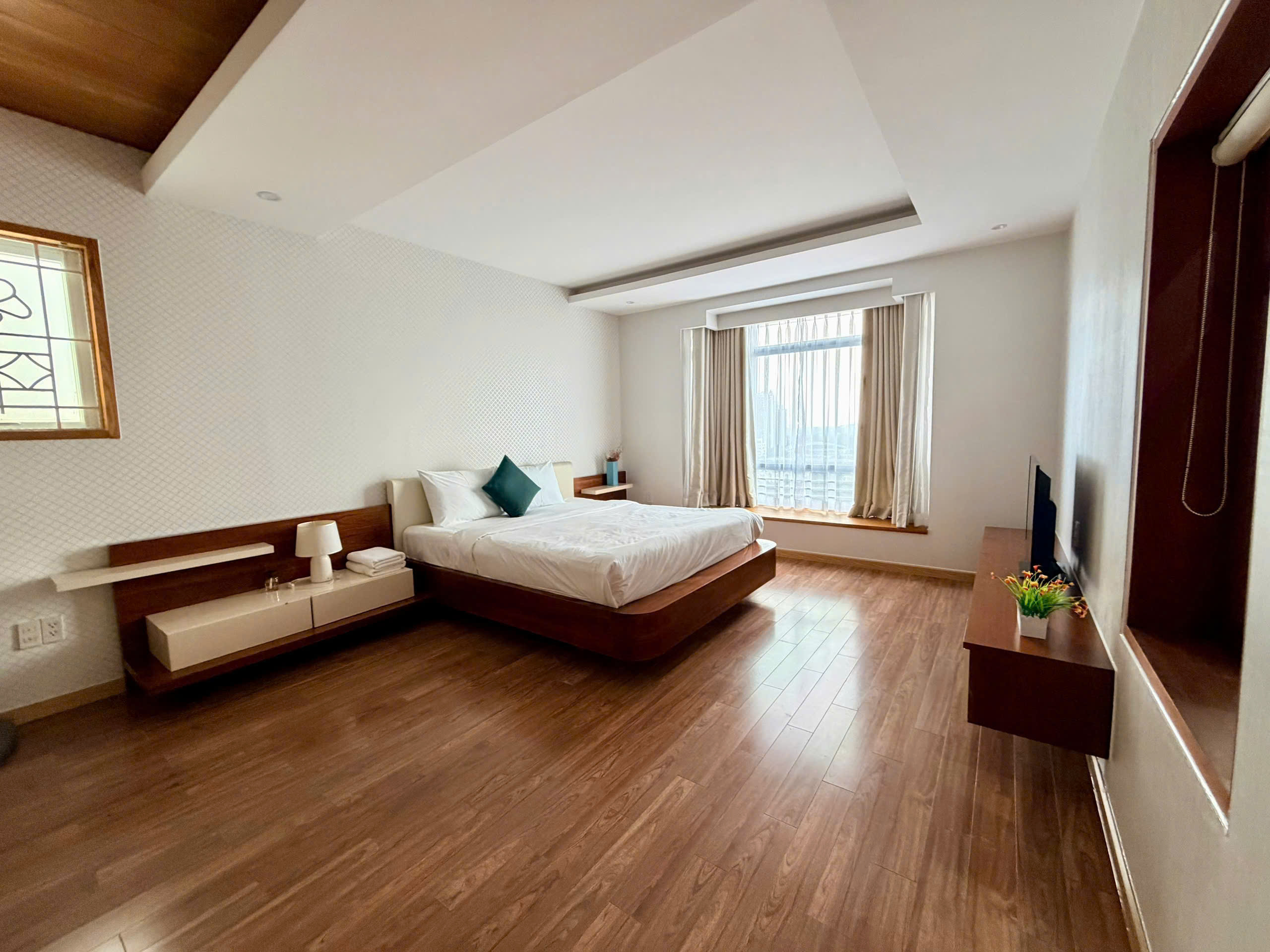 Penthouse for rent Riverside Residence Phu My Hung designed 4 bedrooms with fully furnished view of the villa on the 12th floor – 227m2 4