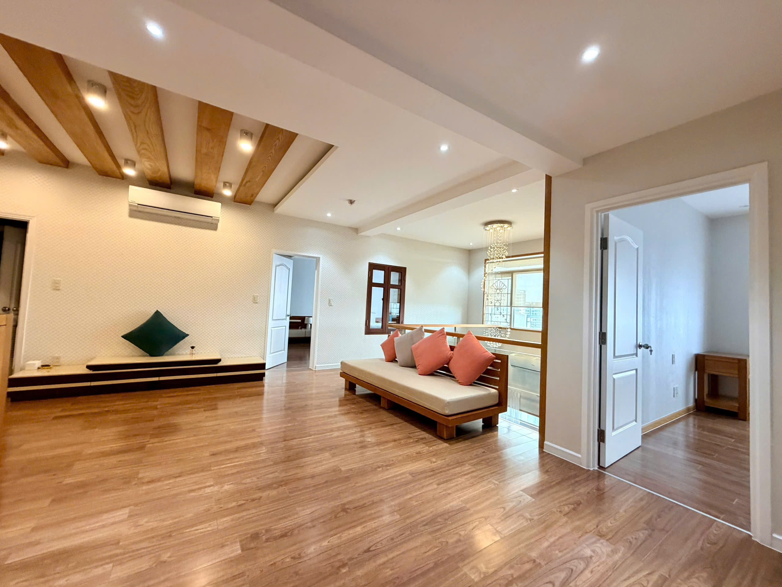 Penthouse for rent Riverside Residence Phu My Hung designed 4 bedrooms with fully furnished view of the villa on the 12th floor – 227m2 10