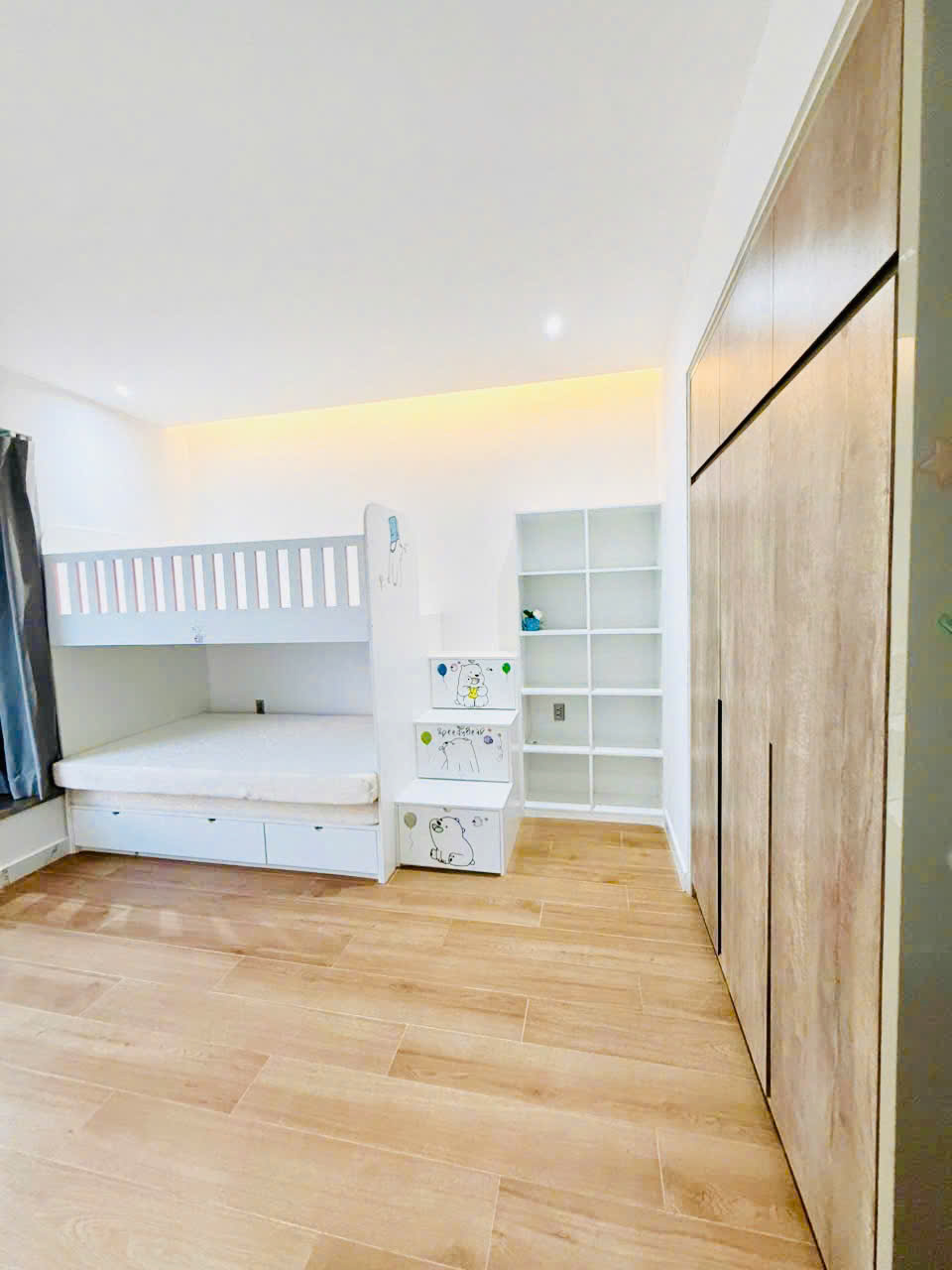 Cho thuê penthouse Riverside Residence Phú Mỹ Hưng, Quận 7 thiết kế 4 phòng ngủ, có ô xe, lầu 16 – 2 10