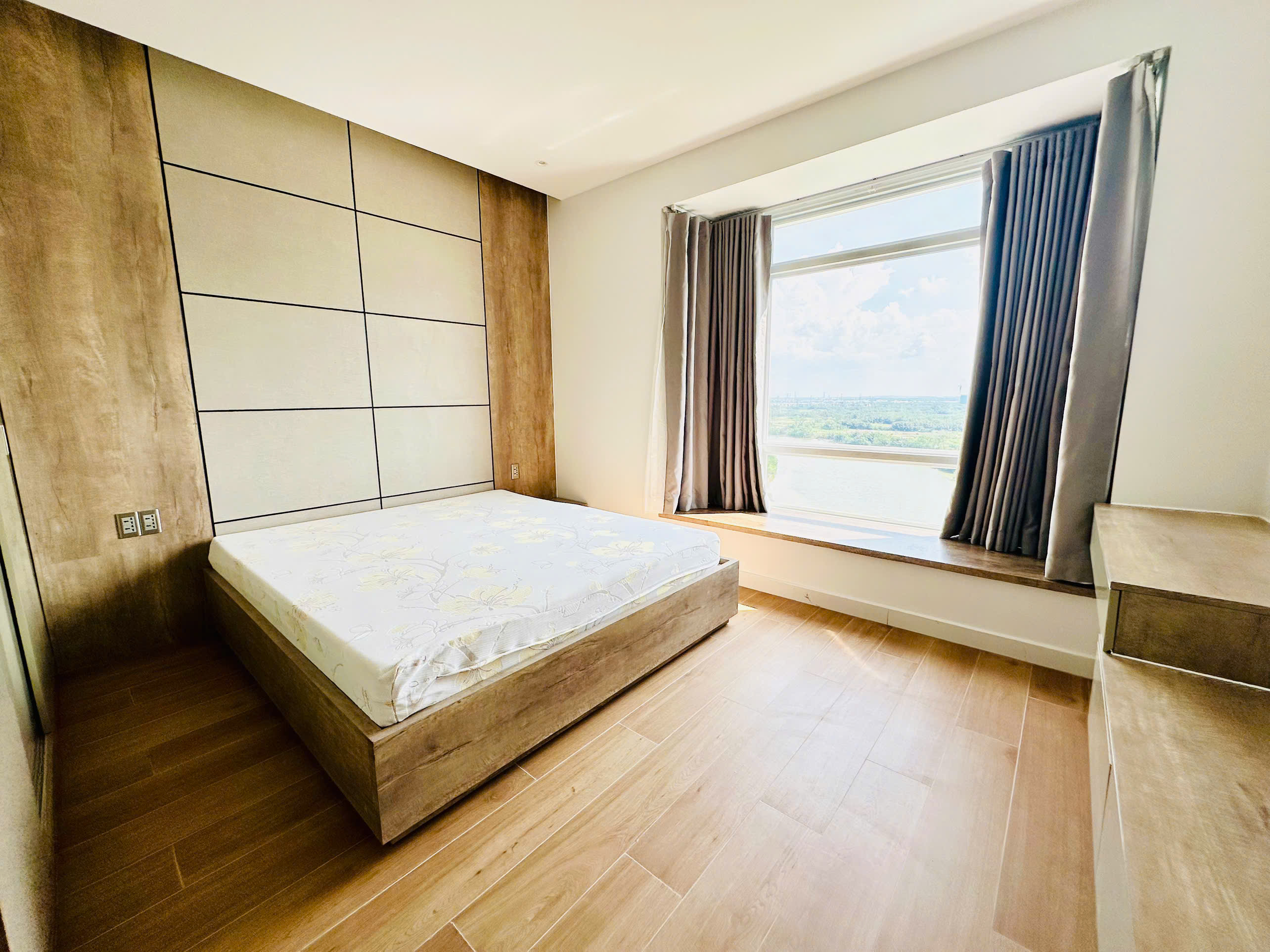 Cho thuê penthouse Riverside Residence Phú Mỹ Hưng, Quận 7 thiết kế 4 phòng ngủ, có ô xe, lầu 16 – 2 3