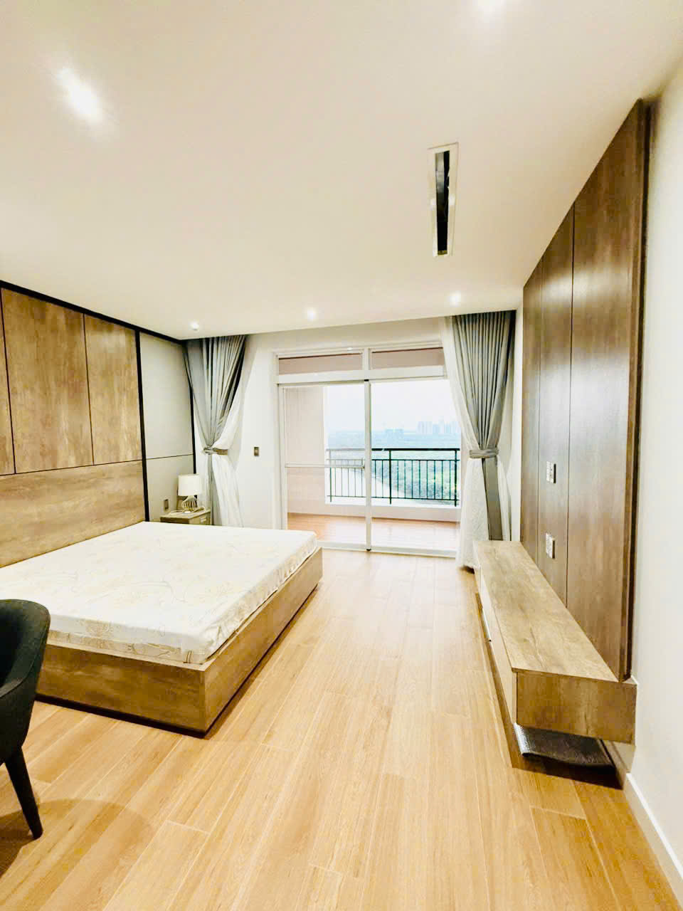 Cho thuê penthouse Riverside Residence Phú Mỹ Hưng, Quận 7 thiết kế 4 phòng ngủ, có ô xe, lầu 16 – 2 2