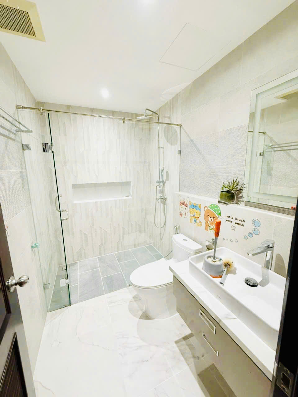 Cho thuê penthouse Riverside Residence Phú Mỹ Hưng, Quận 7 thiết kế 4 phòng ngủ, có ô xe, lầu 16 – 2 17