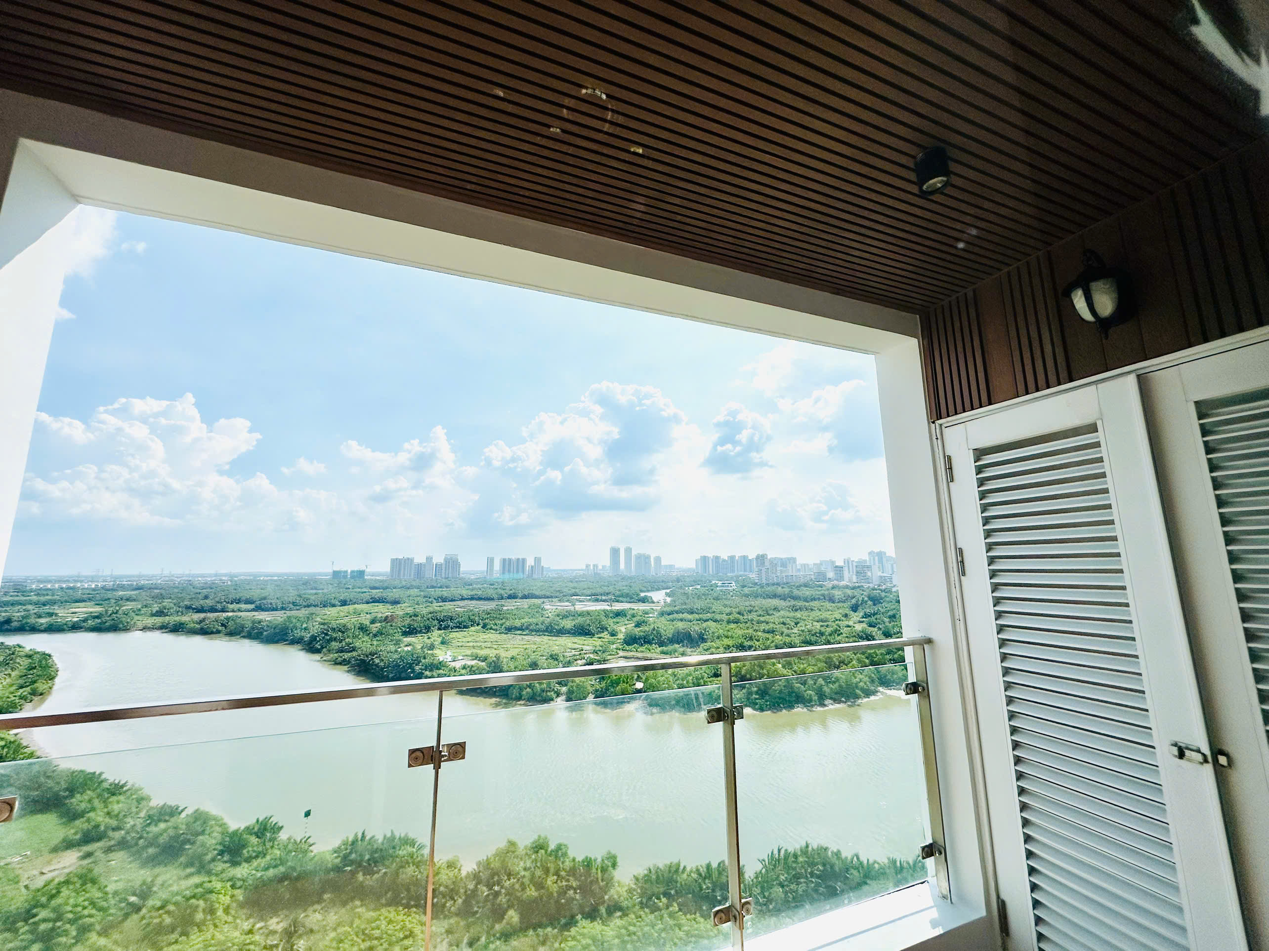 Cho thuê penthouse Riverside Residence Phú Mỹ Hưng, Quận 7 thiết kế 4 phòng ngủ, có ô xe, lầu 16 – 2 15