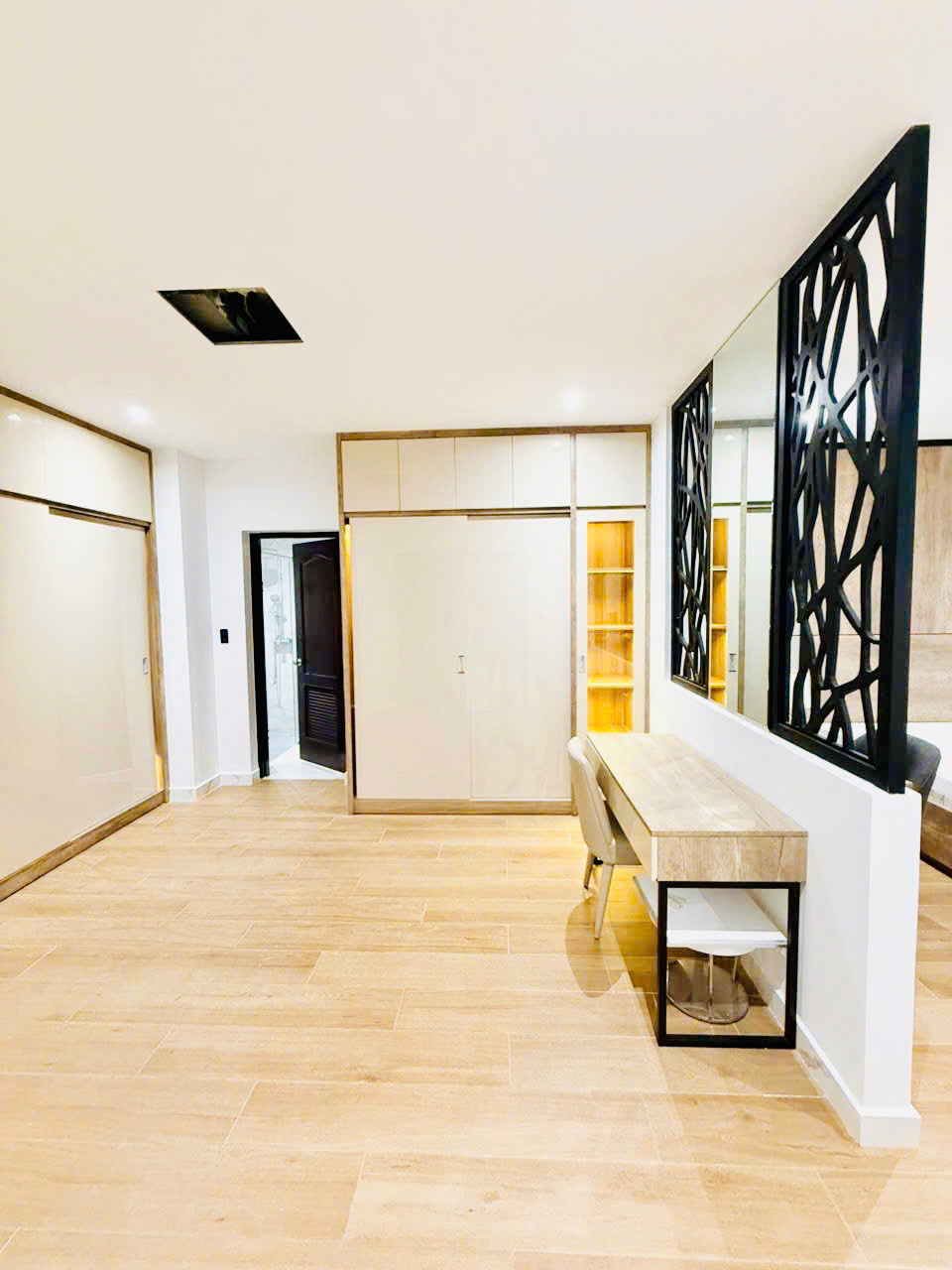 Cho thuê penthouse Riverside Residence Phú Mỹ Hưng, Quận 7 thiết kế 4 phòng ngủ, có ô xe, lầu 16 – 2 12