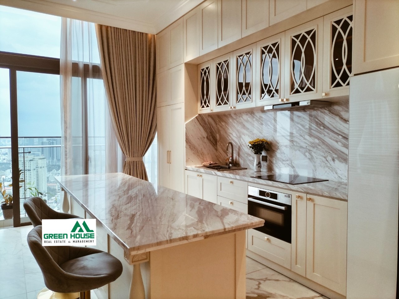 Selling PentHouse The View District 7 6