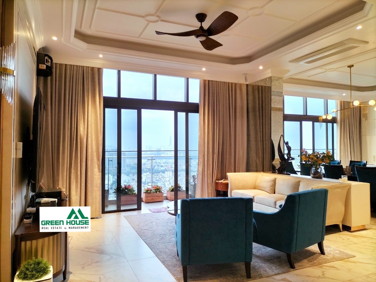 Selling PentHouse The View District 7 1