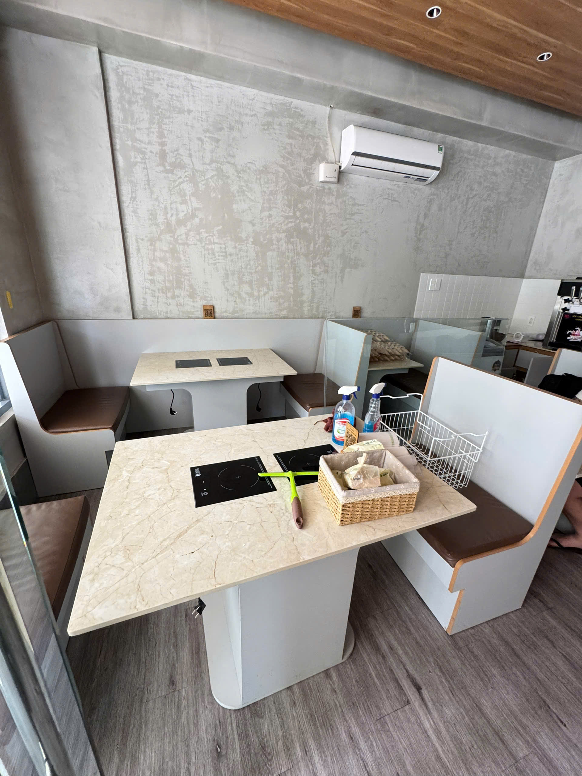 Cho thuê shophouse Cảnh Viên 1B Phú Mỹ Hưng, Quận 7 xây trệt + lửng nhà trống tự decor – 136m2 3