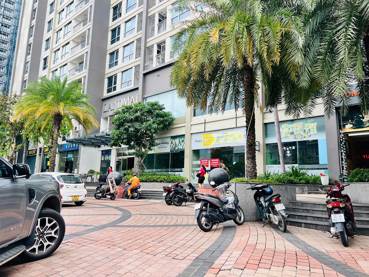Cho thuê shophouse Landmark 6 Vinhomes Central Park, Quận Bình Thạnh xây 1 lầu – 212m2