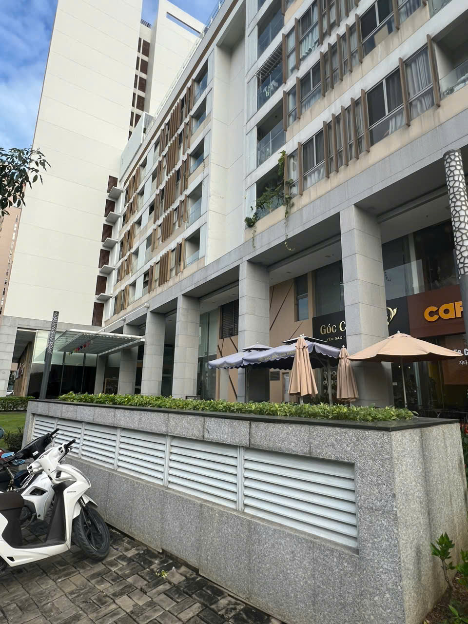 Cho thuê shophouse Midtown Phú Mỹ Hưng, Quận 7 có 1 lầu 2 mặt tiền nhiều chỗ đậu ô tô 3