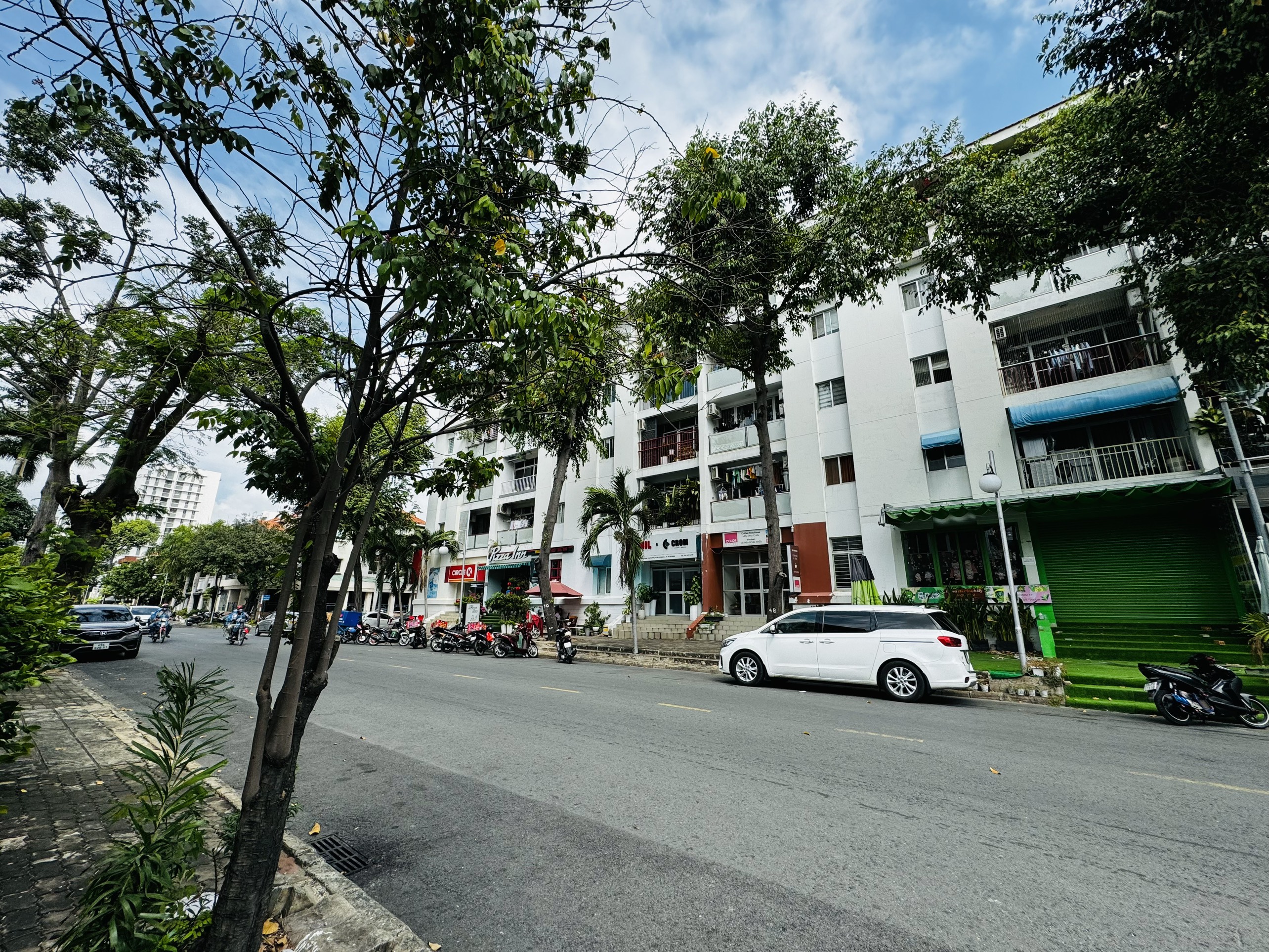 Cho thuê shophouse Mỹ Phước Phú Mỹ Hưng, Quận 7 mặt tiền Phạm Thái Bường có sân rộng 3