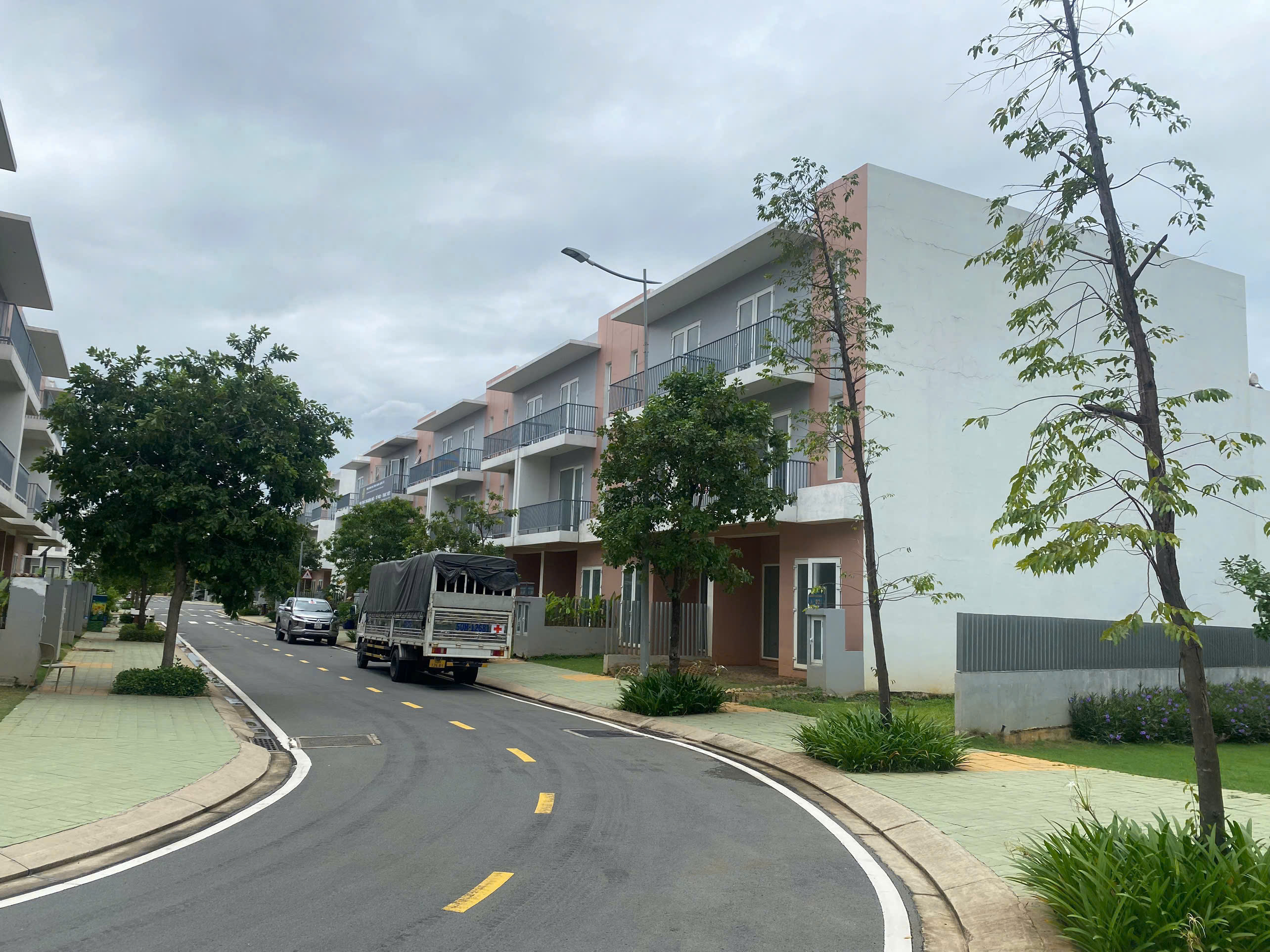 Bán shophouse, nhà phố, biệt thự song lập Dragon Village, Phường Phú Hữu, Quận 9 9