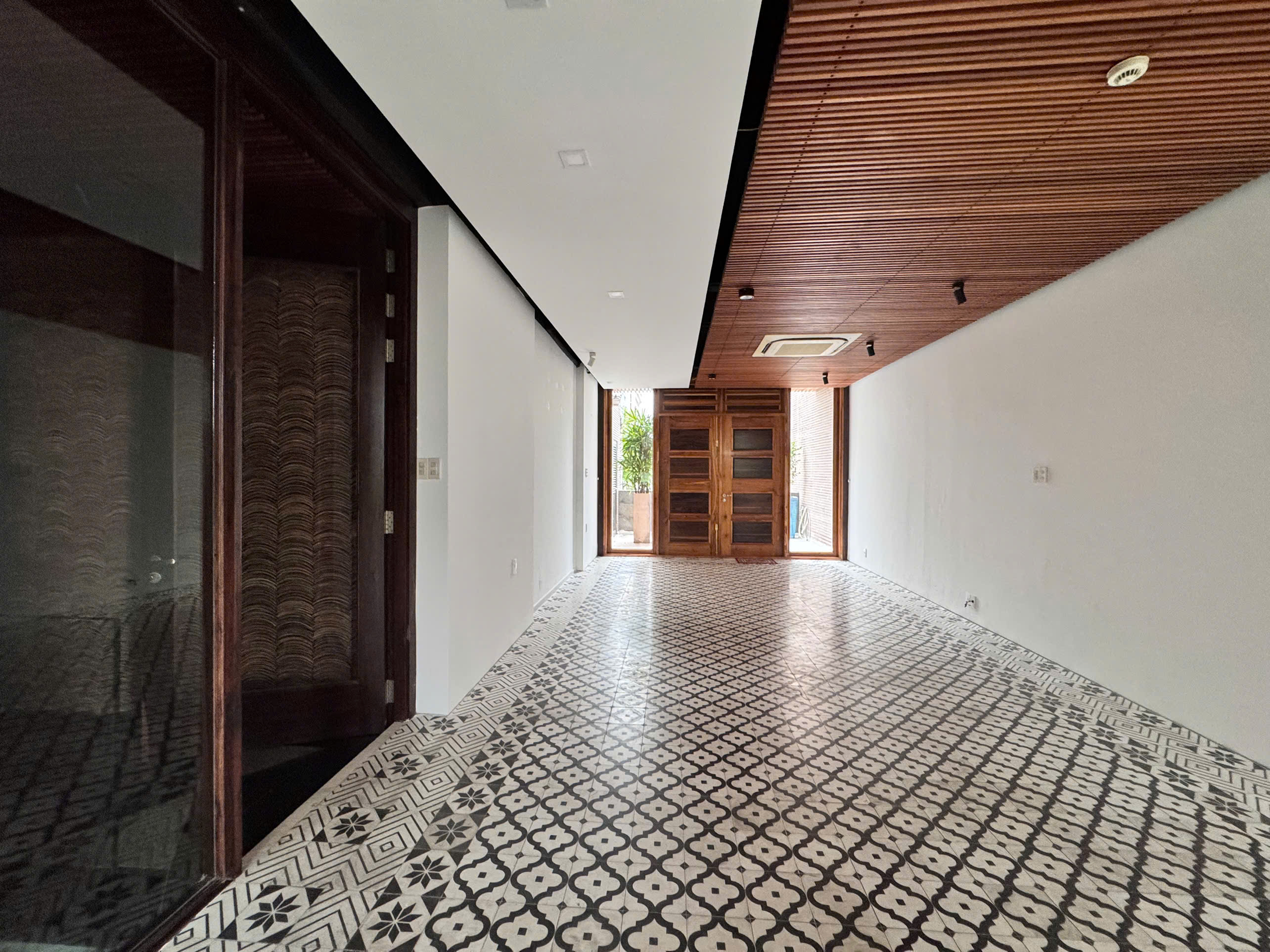 Bán hoặc cho thuê shophouse Panorama Phú Mỹ Hưng, Quận 7 xây trệt + 1 lầu, đường P – 141m2 2