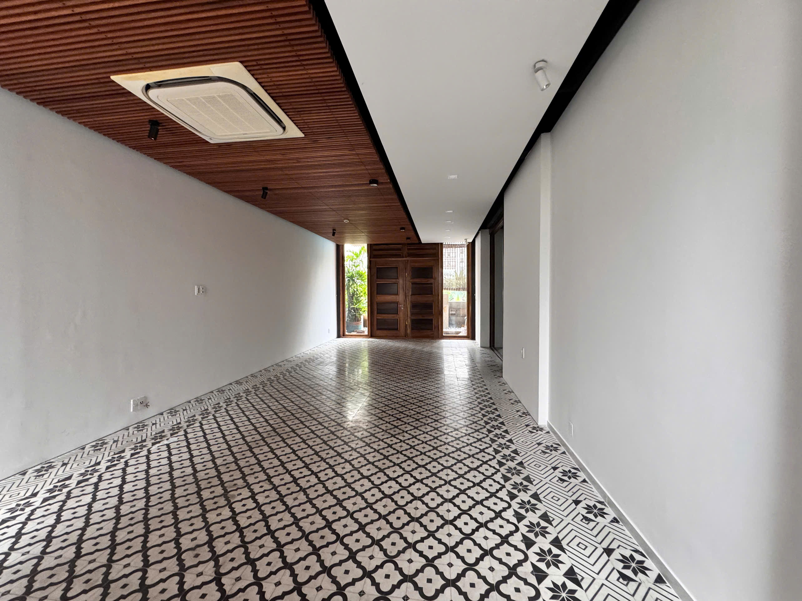 Bán hoặc cho thuê shophouse Panorama Phú Mỹ Hưng, Quận 7 xây trệt + 1 lầu, đường P – 141m2 1