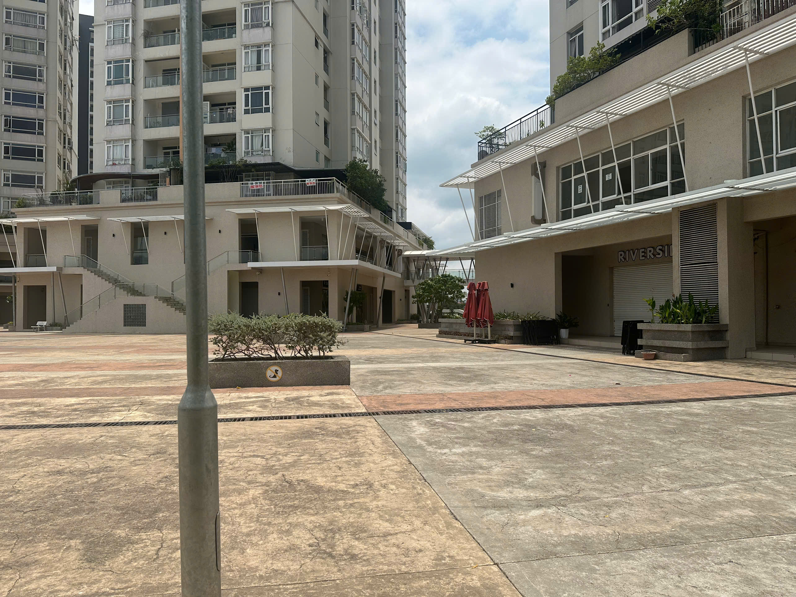 Bán hoặc cho thuê shophouse Riverside Residence Phú Mỹ Hưng, Quận 7 căn góc lầu 1 – 216m2 2