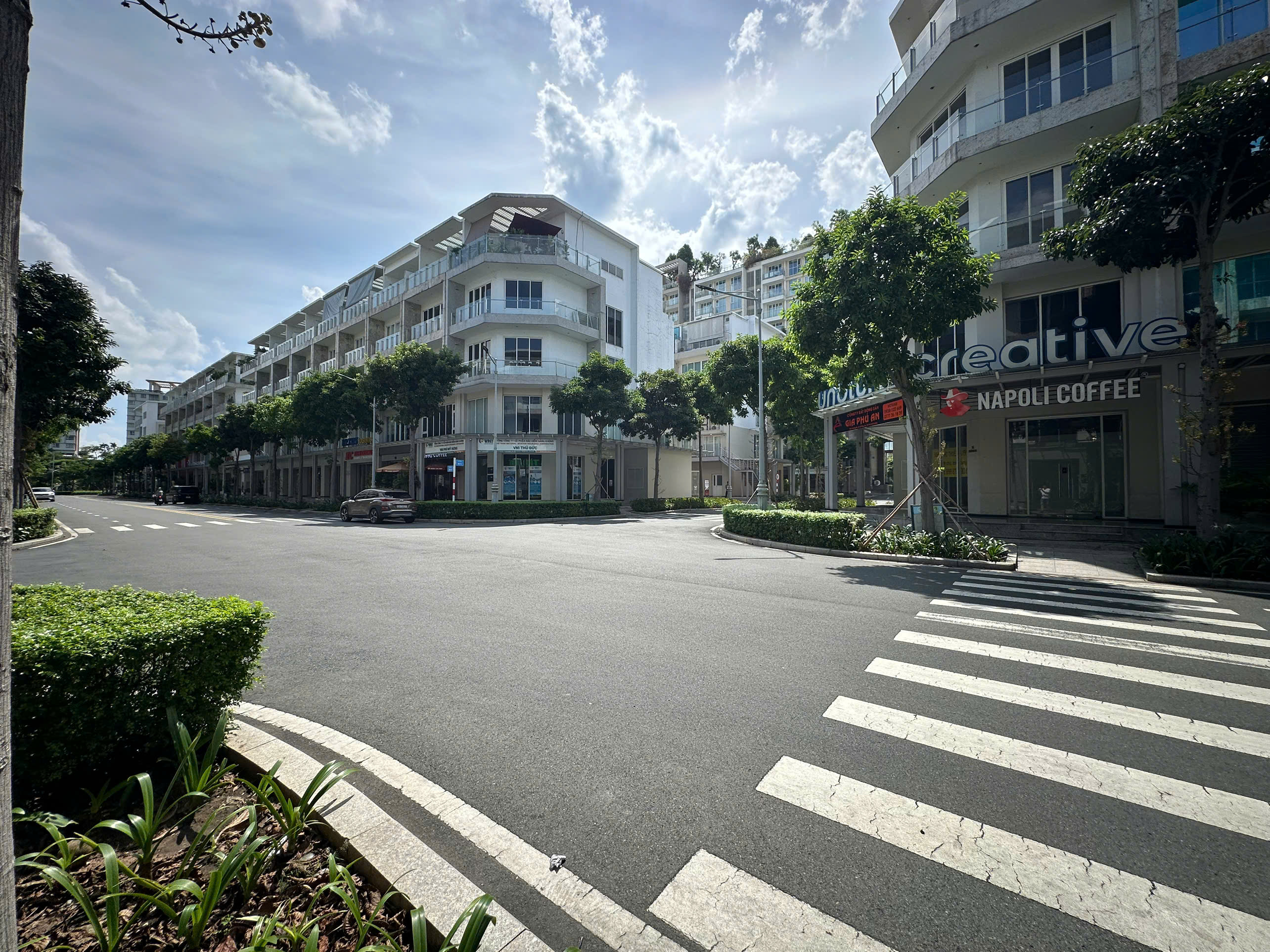 Cho thuê shophouse Sala Tp. Thủ Đức căn góc 2 mặt tiền đường B4 xây 6 tầng có hầm – 172m2 5