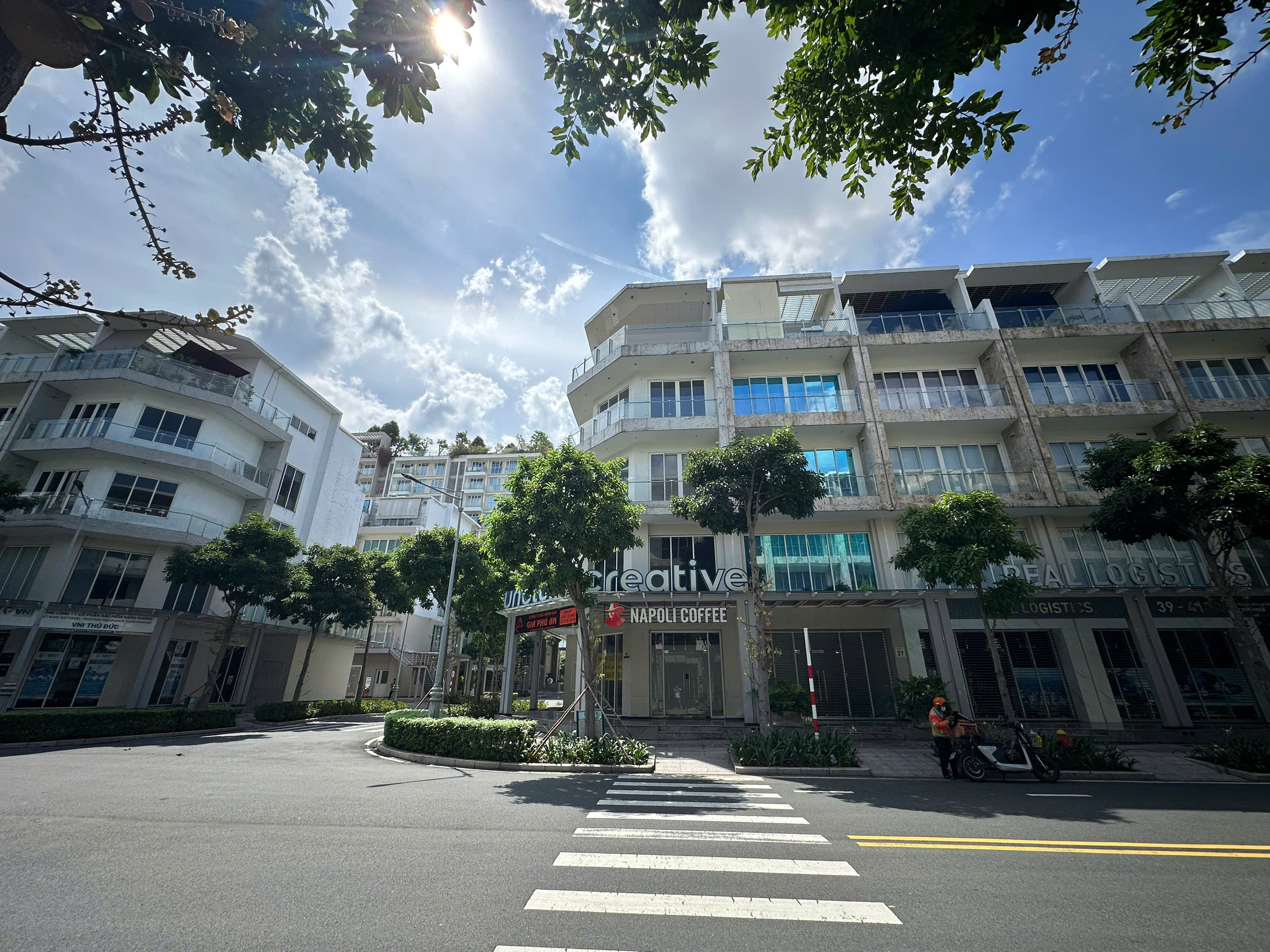 Cho thuê shophouse Sala Tp. Thủ Đức căn góc 2 mặt tiền đường B4 xây 6 tầng có hầm – 172m2 4