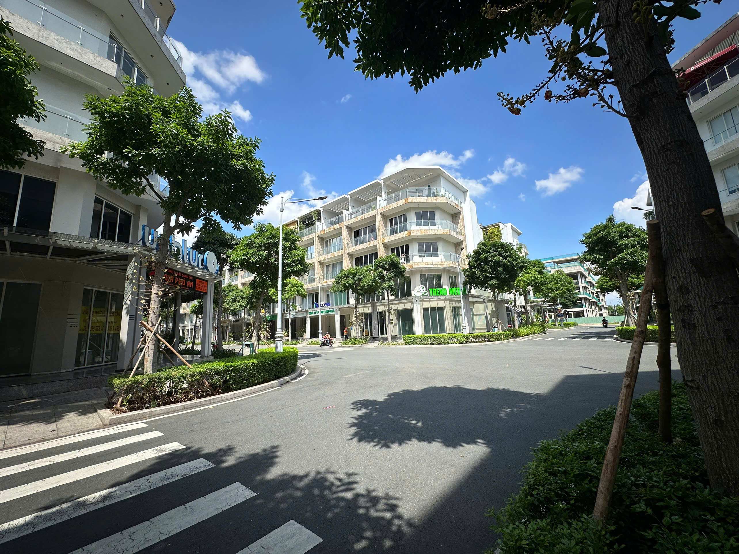 Cho thuê shophouse Sala Tp. Thủ Đức căn góc 2 mặt tiền đường B4 xây 6 tầng có hầm – 172m2 3