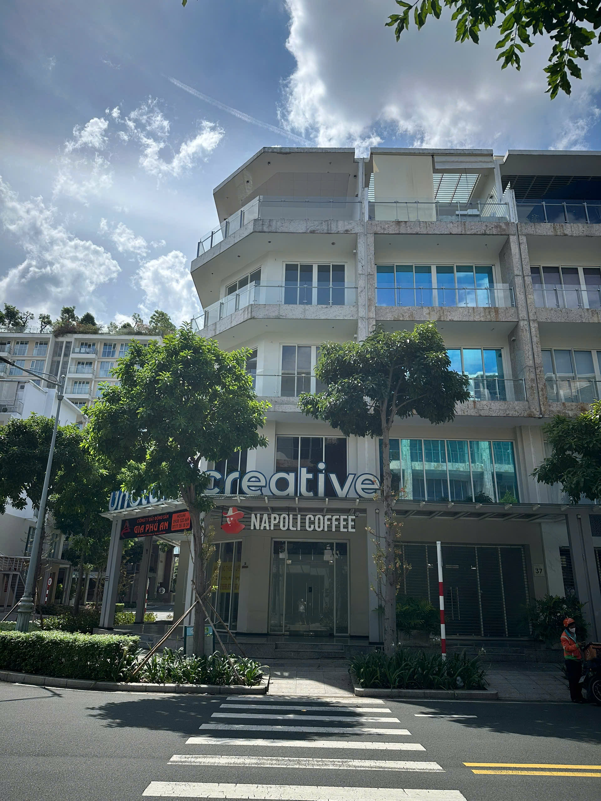 Cho thuê shophouse Sala Tp. Thủ Đức căn góc 2 mặt tiền đường B4 xây 6 tầng có hầm – 172m2 2