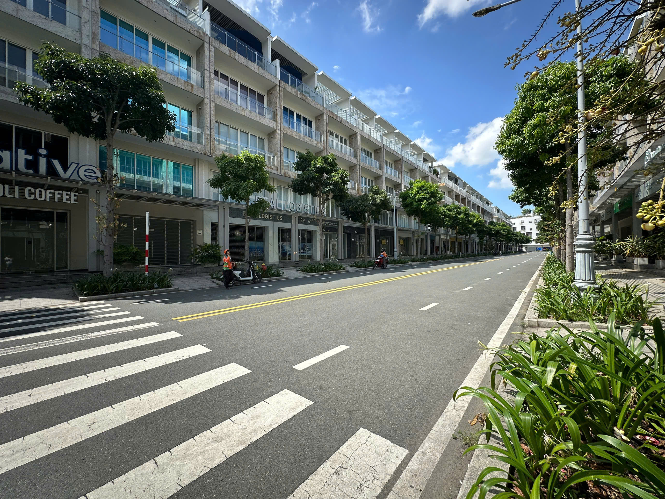 Cho thuê shophouse Sala Tp. Thủ Đức căn góc 2 mặt tiền đường B4 xây 6 tầng có hầm – 172m2 1