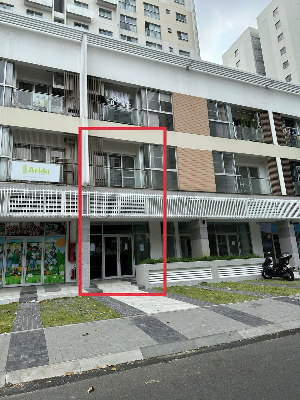 Bán shophouse Scenic Valley 2 Phú Mỹ Hưng, Quận 7 xây 2 tầng đang cho thuê tầng trệt 60 triệu -200m2