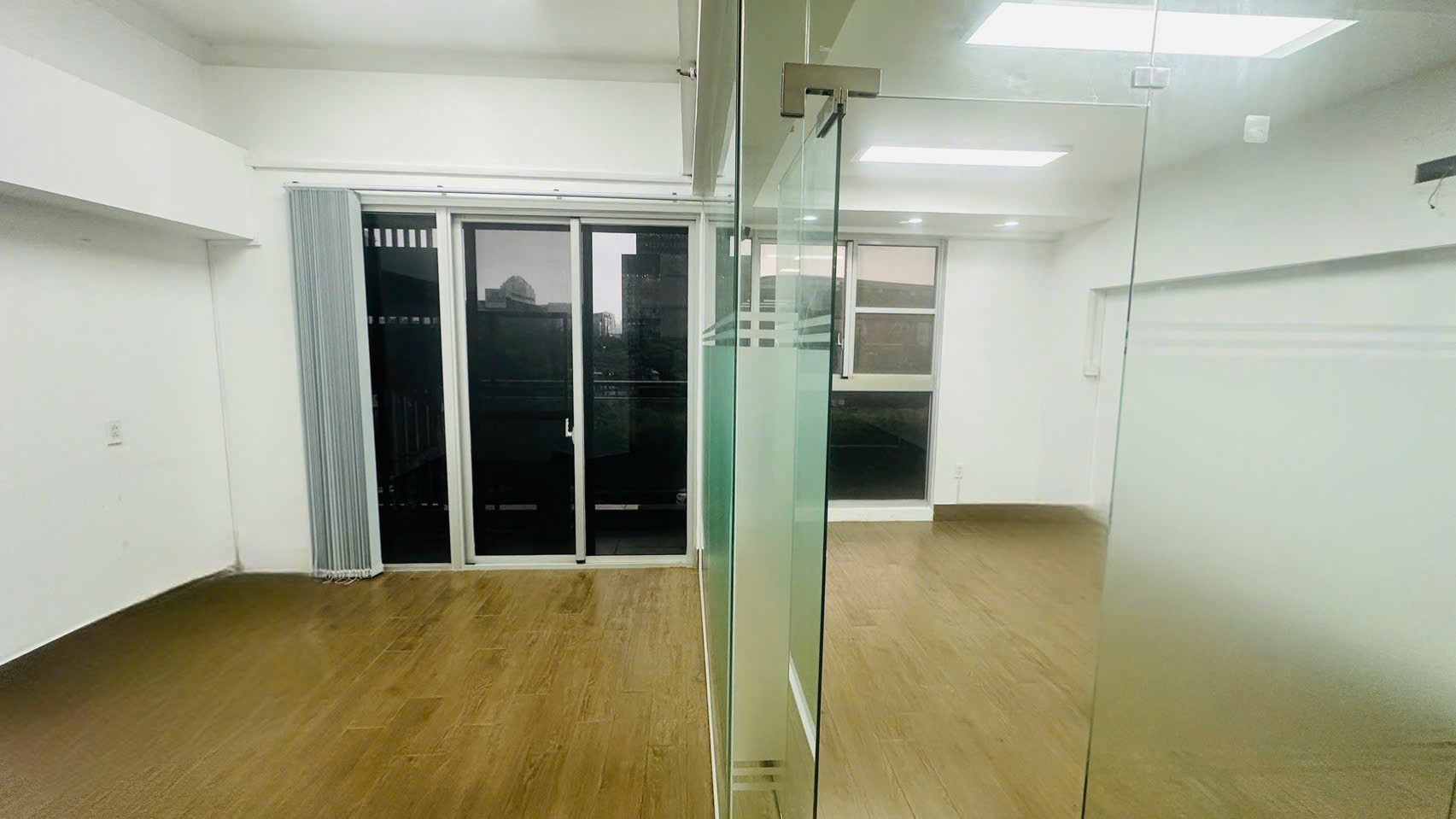 Bán hoặc cho thuê shophouse Scenic Valley 2 Phú Mỹ Hưng, Quận 7 có nội thất như hình, lầu 2 – 98m2 6