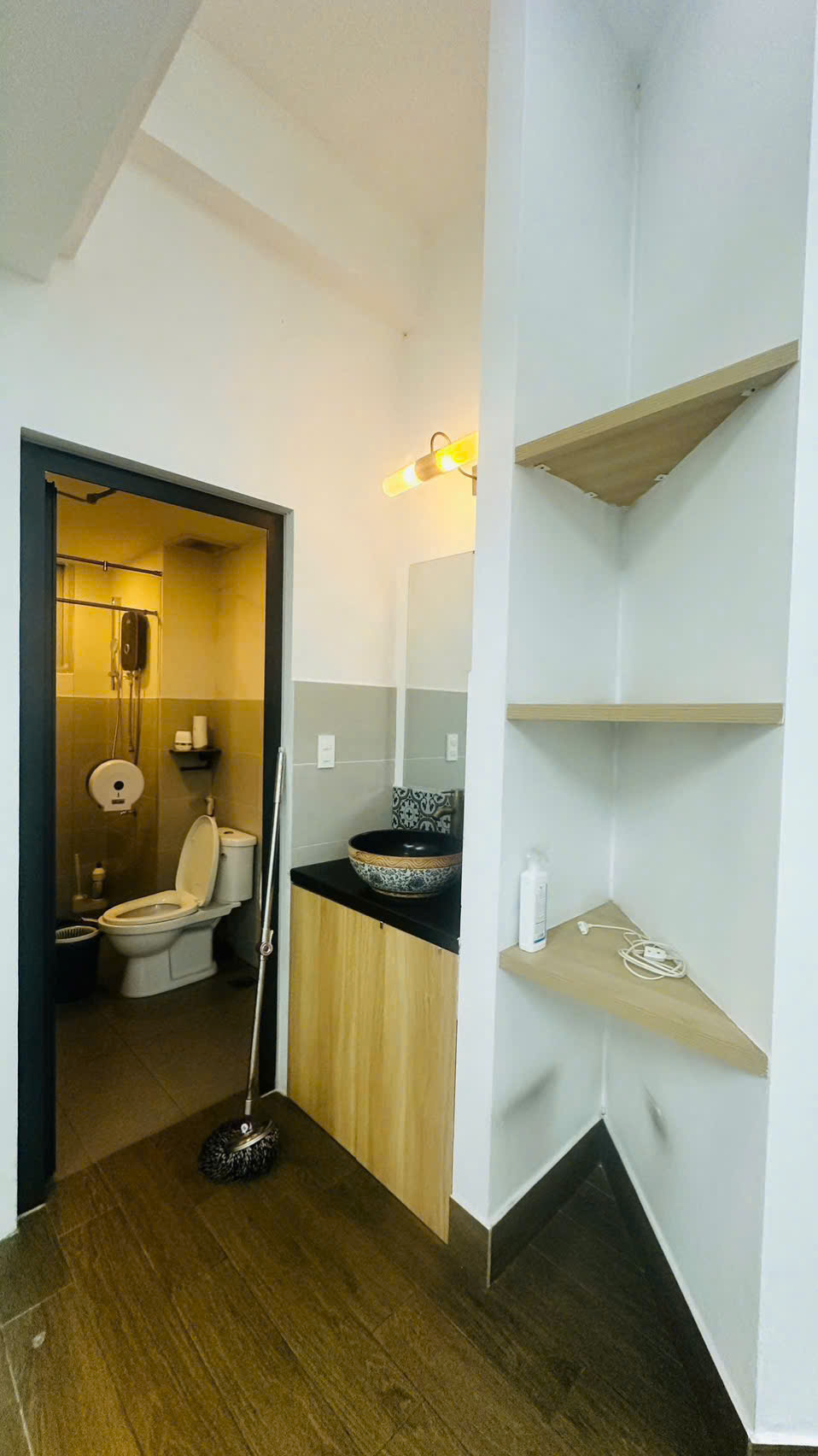Bán hoặc cho thuê shophouse Scenic Valley 2 Phú Mỹ Hưng, Quận 7 có nội thất như hình, lầu 2 – 98m2 1