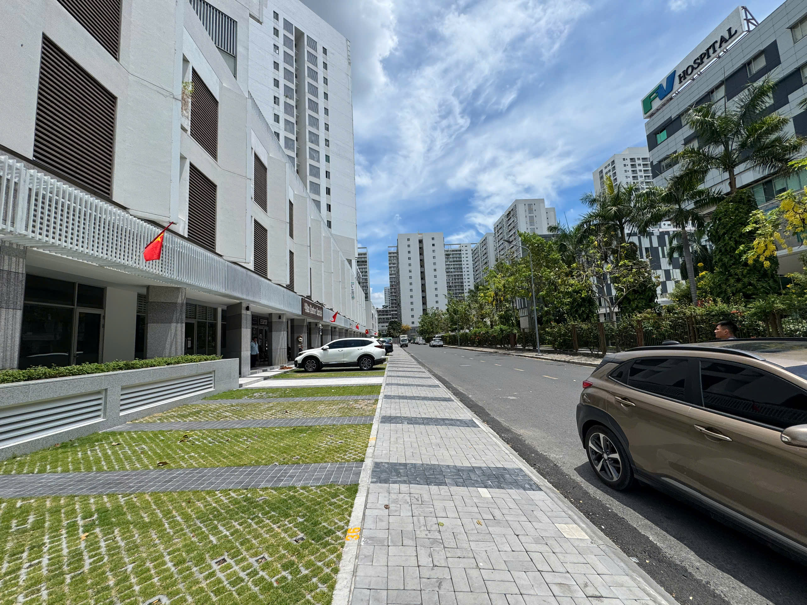 Cho thuê shophouse Scenic Valley 2 Phú Mỹ Hưng, Quận 7 căn góc, nhà thô có 1 lầu – 210m2 7