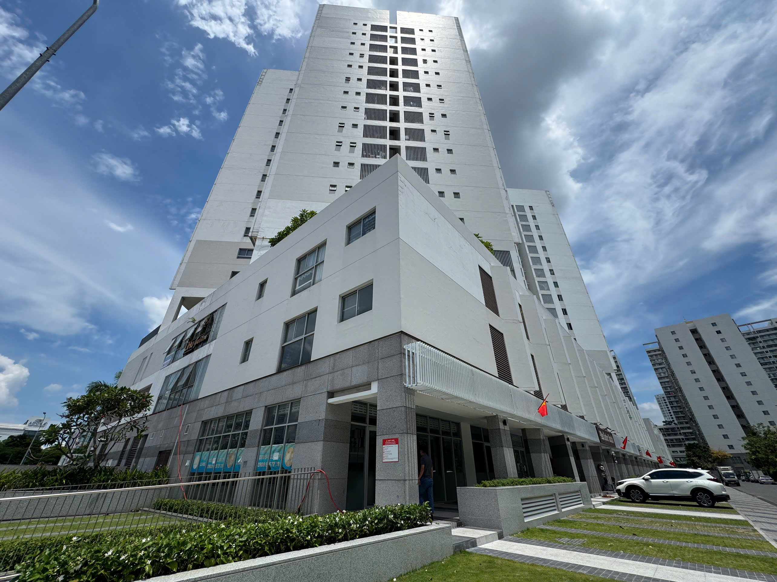 Cho thuê shophouse Scenic Valley 2 Phú Mỹ Hưng, Quận 7 căn góc, nhà thô có 1 lầu – 210m2 5