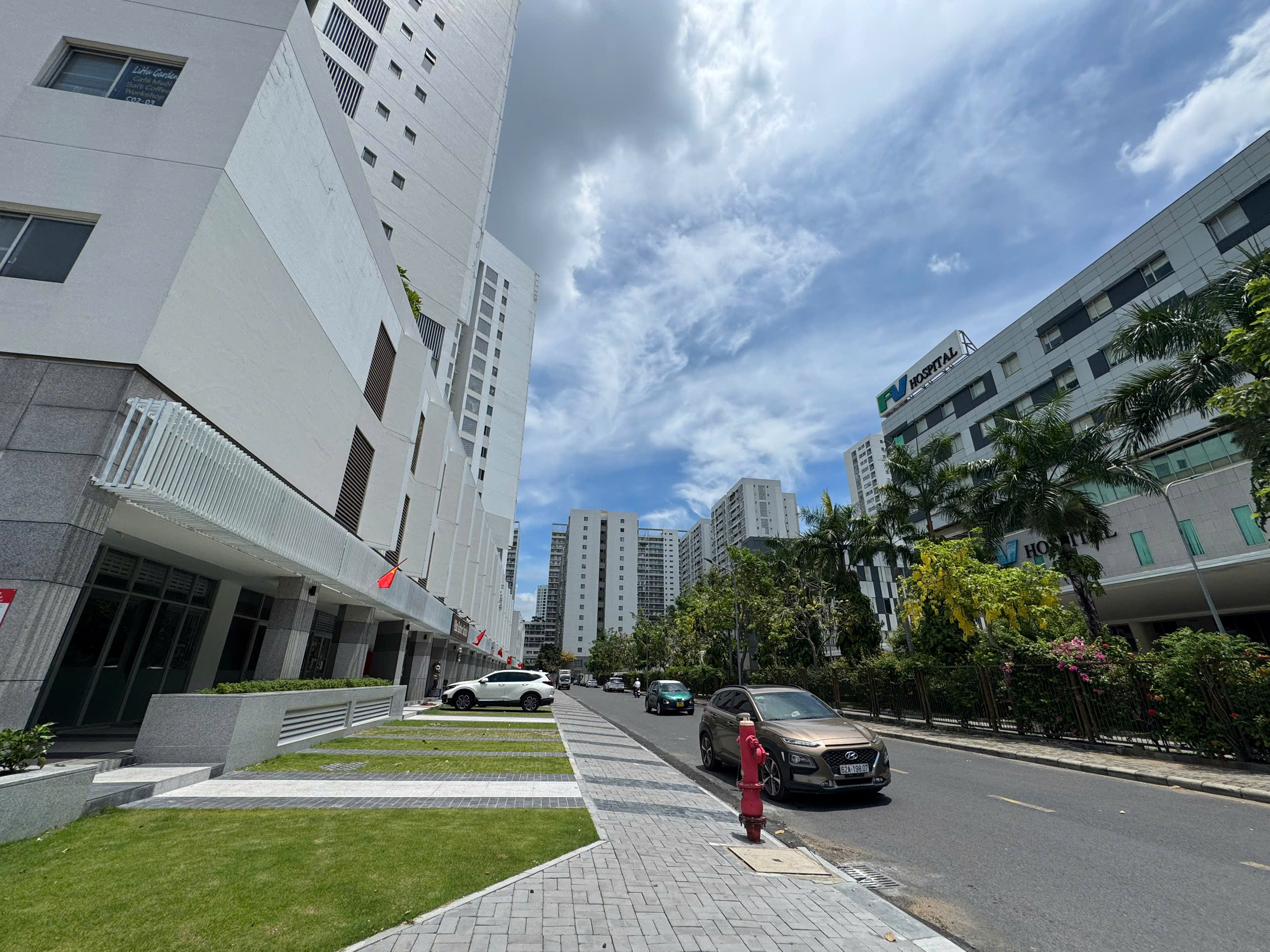 Cho thuê shophouse Scenic Valley 2 Phú Mỹ Hưng, Quận 7 căn góc, nhà thô có 1 lầu – 210m2 4