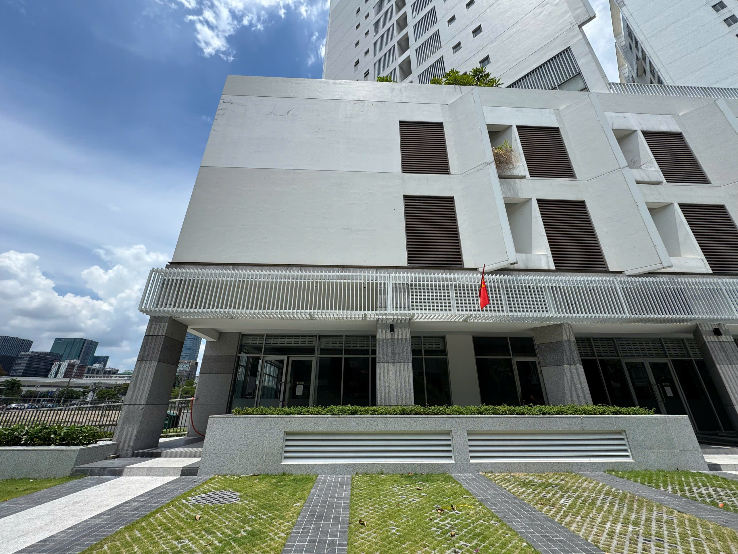 Cho thuê shophouse Scenic Valley 2 Phú Mỹ Hưng, Quận 7 căn góc, nhà thô có 1 lầu – 210m2 1