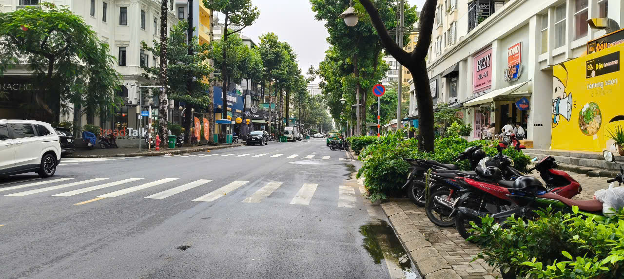 Cho thuê shophouse Sky Garden 3 Phú Mỹ Hưng, Quận 7 có 1 lầu đường Phạm Văn Nghị cạnh phố ẩm thực 4