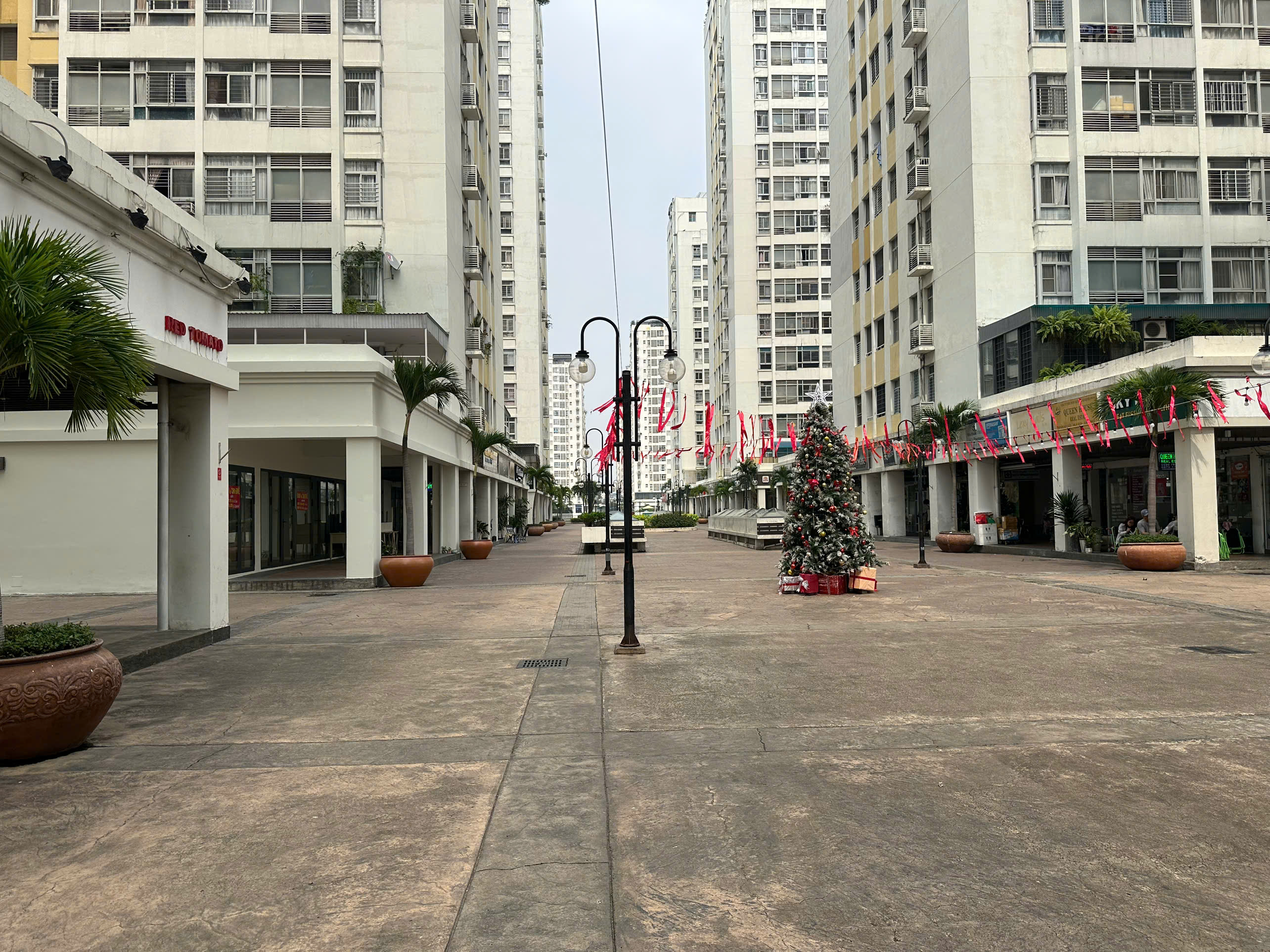 Bán shophouse Sky Garden Phú Mỹ Hưng, Quận 7 tầng 2 lối đi nội bộ đang cho thuê 1800 USD/tháng 4