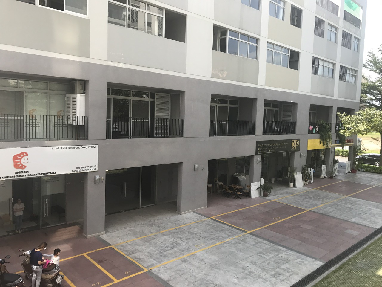Cho thuê shophouse Star Hill Phú Mỹ Hưng, Quận 7 có 2 tầng bãi đỗ xe hơi rộng phía trước 1