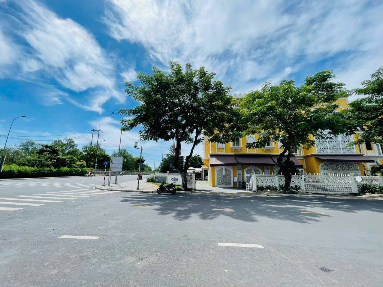 Cho thuê shophouse The Horizon Phú Mỹ Hưng, Quận 7 căn góc có 2 tầng vị trí đẹp, nhà thô – 239.59m2 2