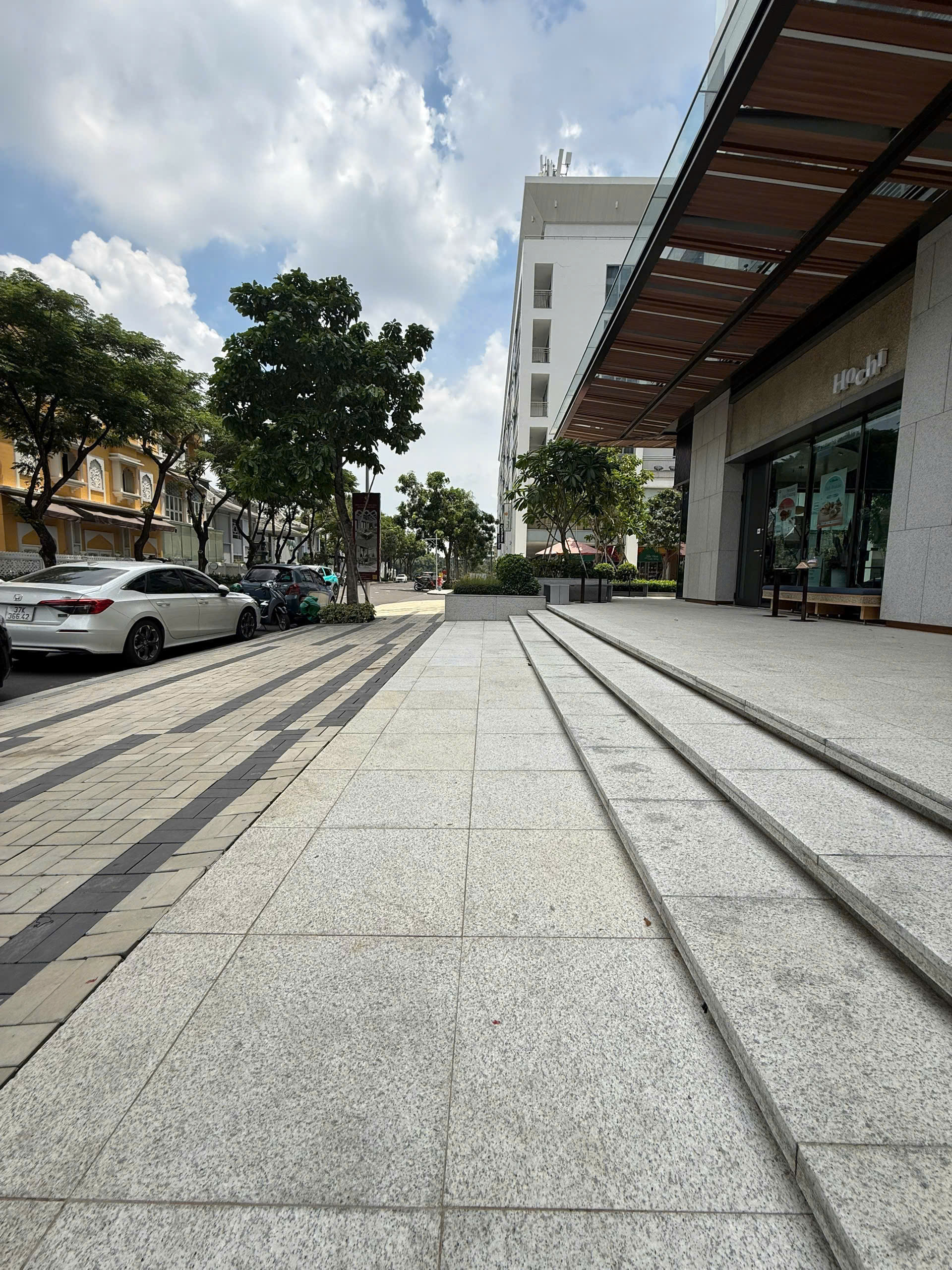 Cho thuê shophouse The Horizon Phú Mỹ Hưng, Quận 7 căn góc có 2 tầng vị trí đẹp, nhà thô – 239.59m2 1