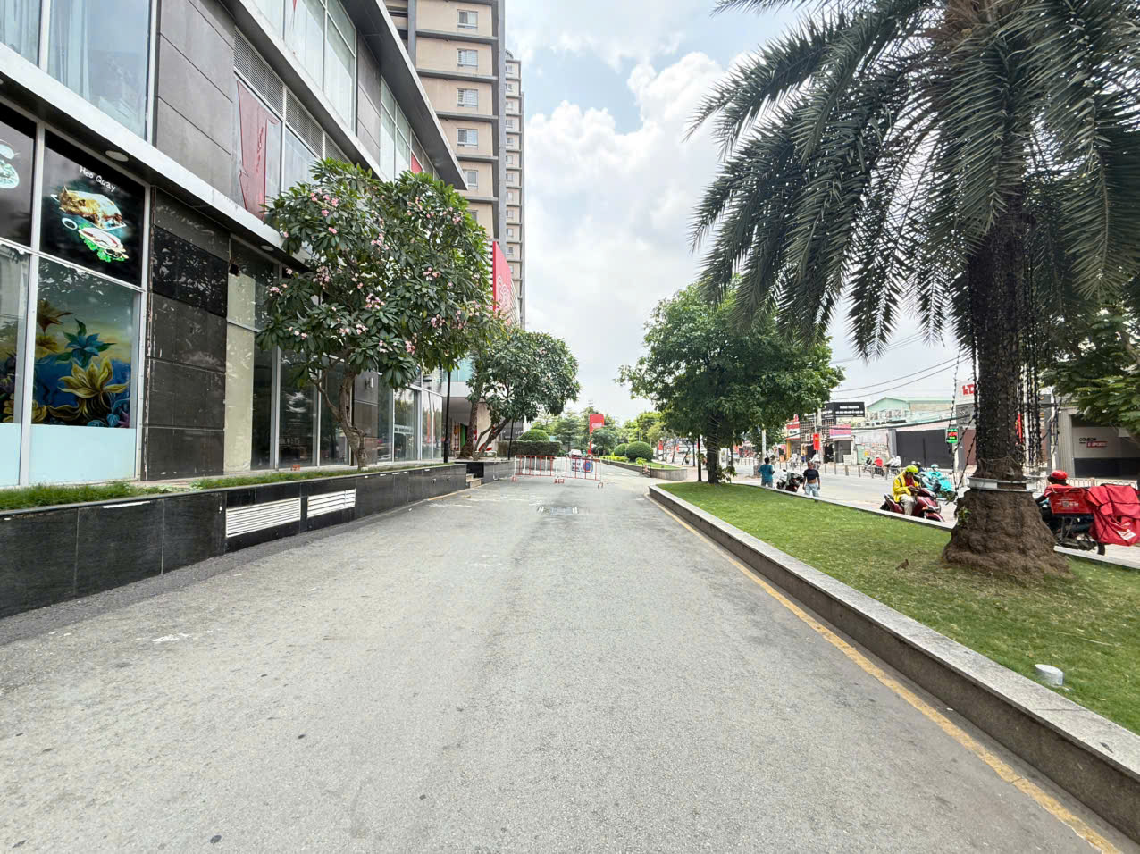 Cho thuê shophouse tòa nhà Comos 99 Nguyễn Thị Thập Phường Tân Mỹ siêu thị GO – 773m2 4