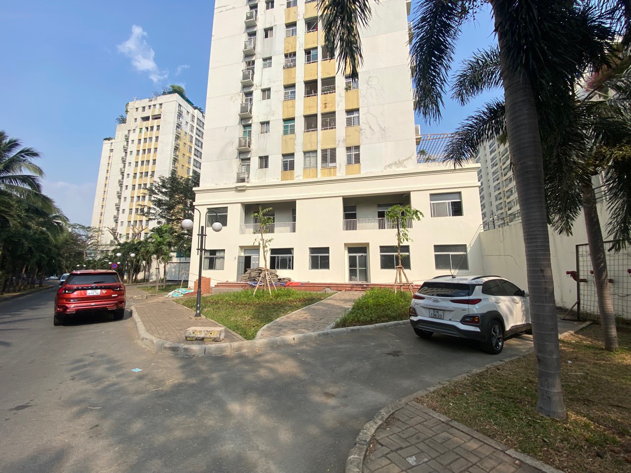 Bán hoặc cho thuê shop Sky Garden 2 Phú Mỹ Hưng, Quận 7 căn góc 3 mặt thoáng