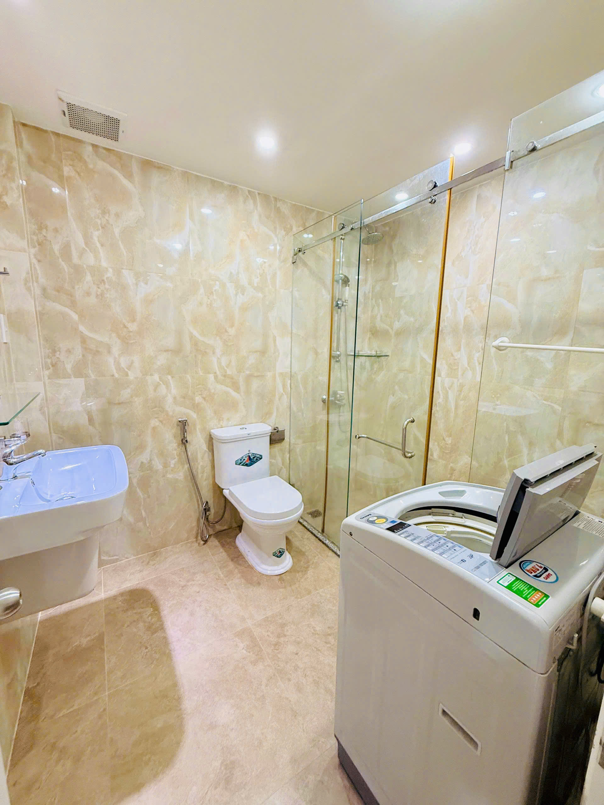 Cho thuê tòa nhà căn hộ dịch vụ Phú Mỹ Hưng, Quận 7 xây hầm thang máy+10 CHDV+2 văn phòng 9