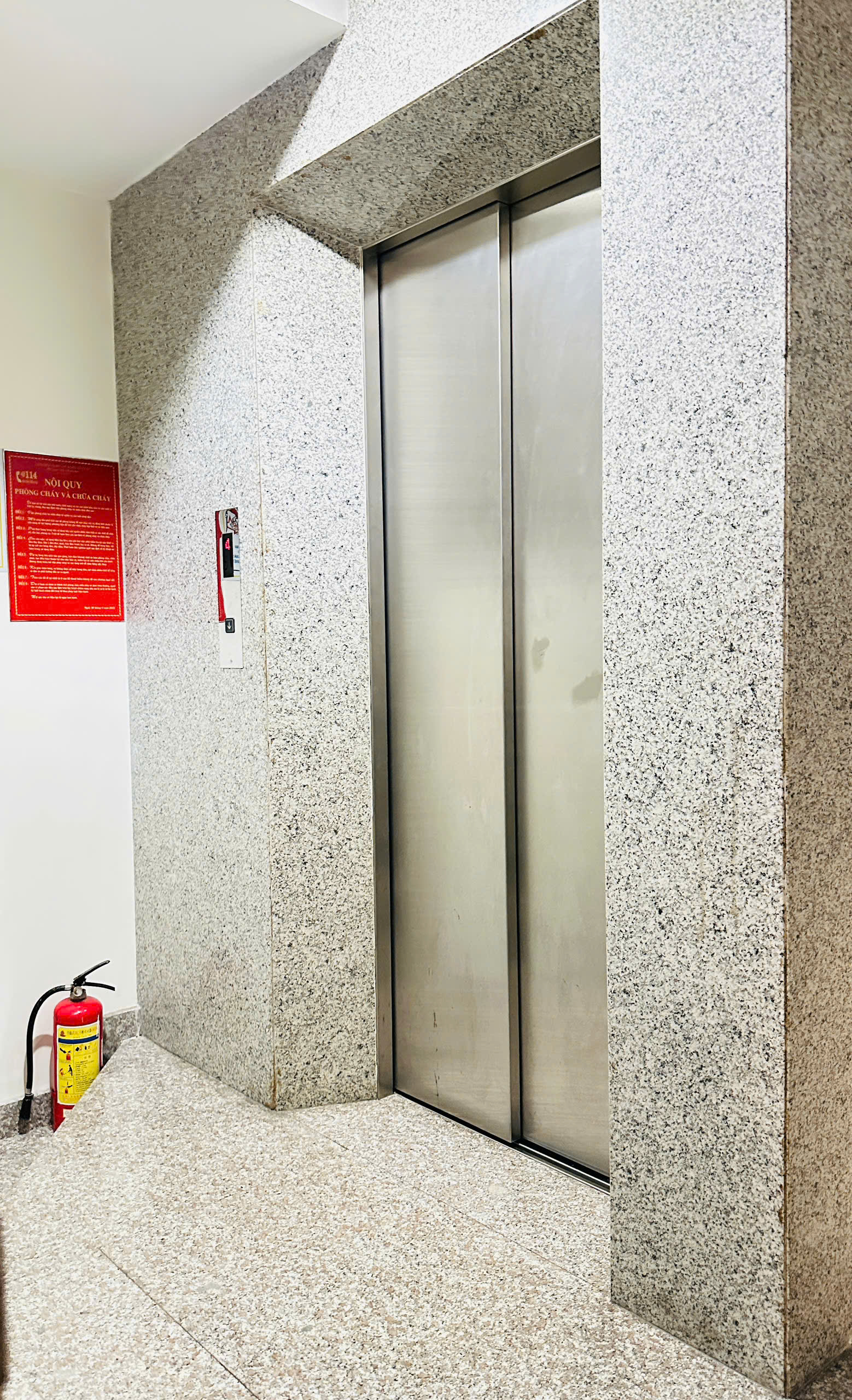 Cho thuê tòa nhà căn hộ dịch vụ Phú Mỹ Hưng, Quận 7 xây hầm thang máy+10 CHDV+2 văn phòng 4